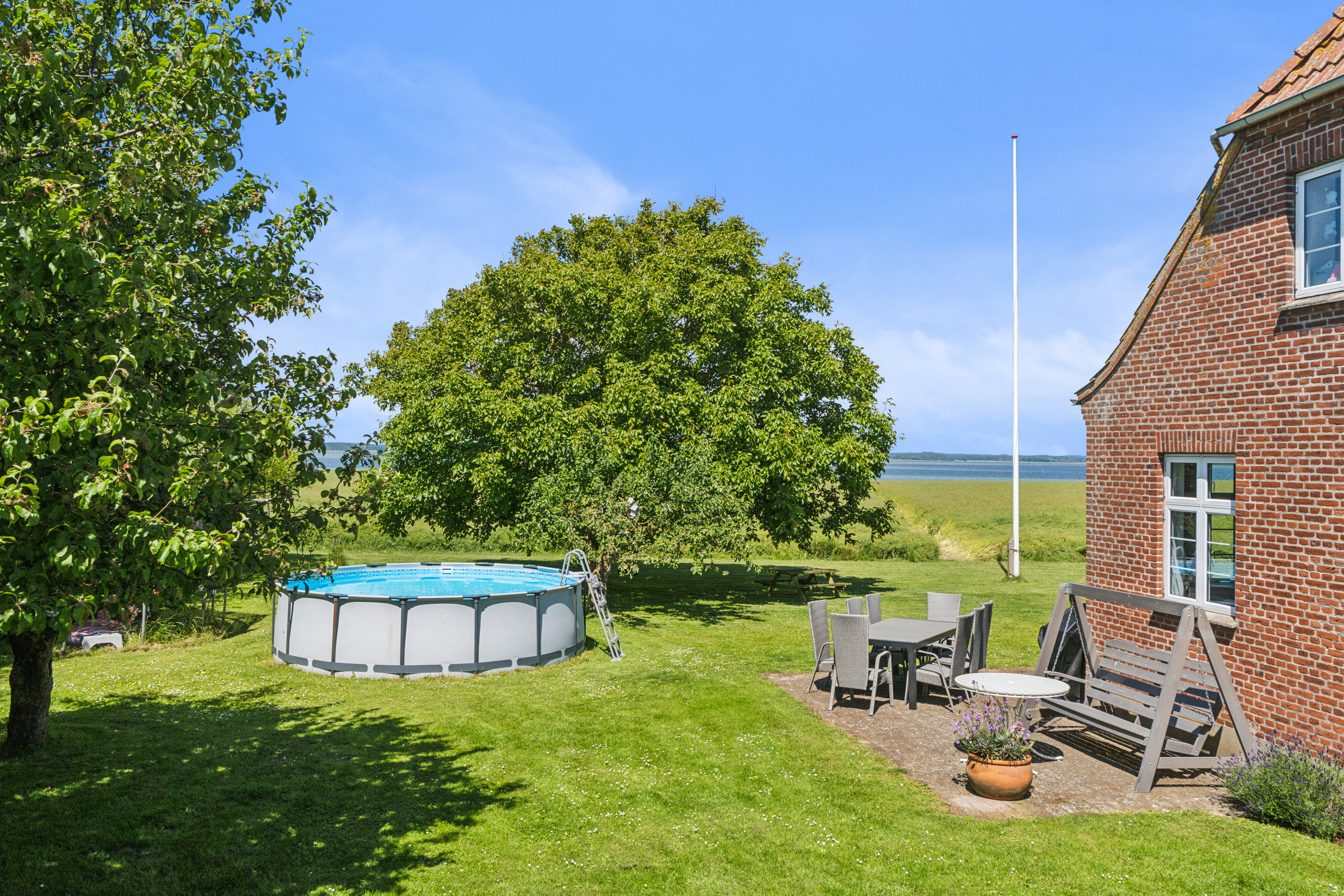 Fremhævet terrasse billede i fuldskærmstilstand. Billede af Svinøvestervej 30, 4750 Lundby