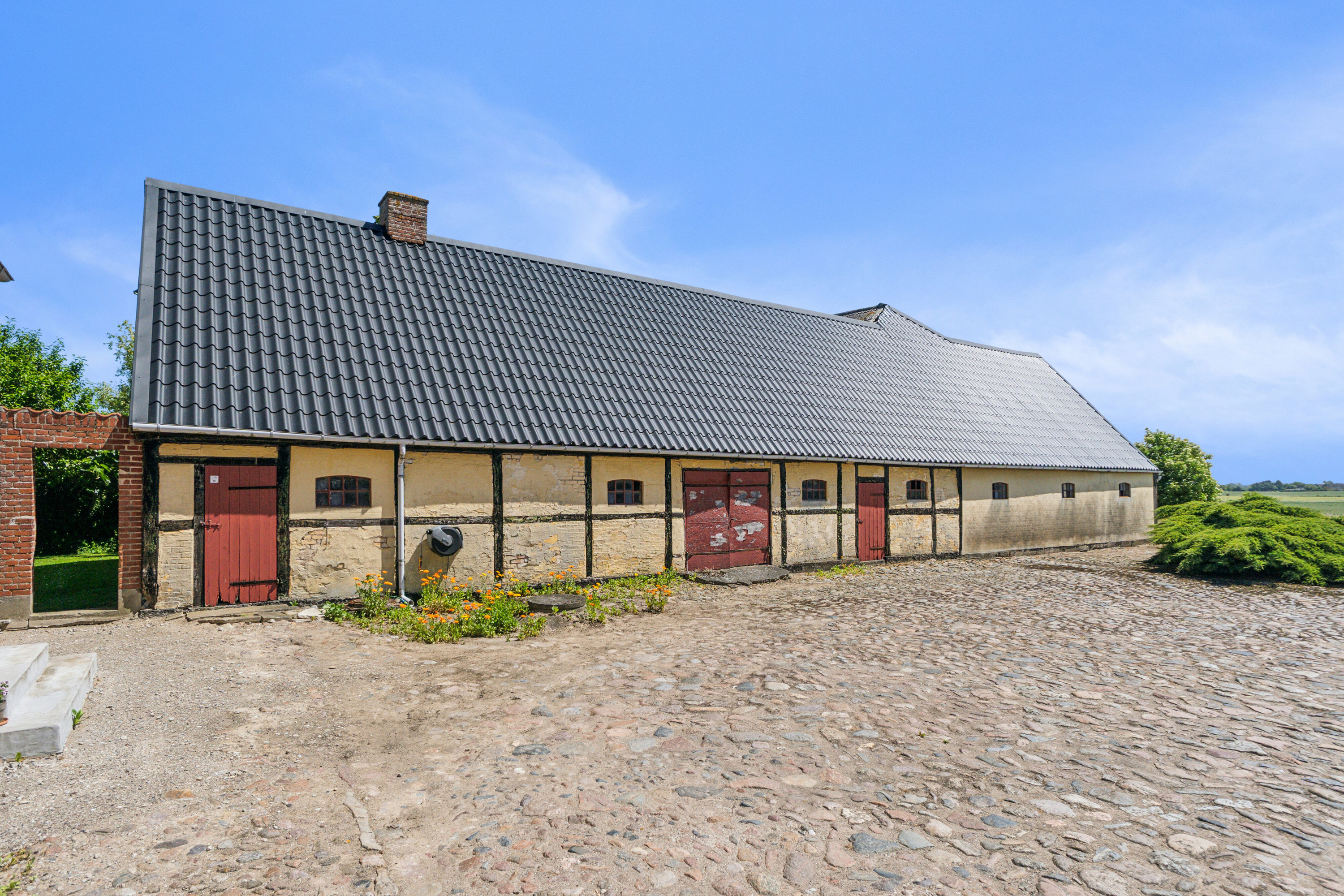 Fremhævet set fra vejen billede i fuldskærmstilstand. Billede af Svinøvestervej 30, 4750 Lundby