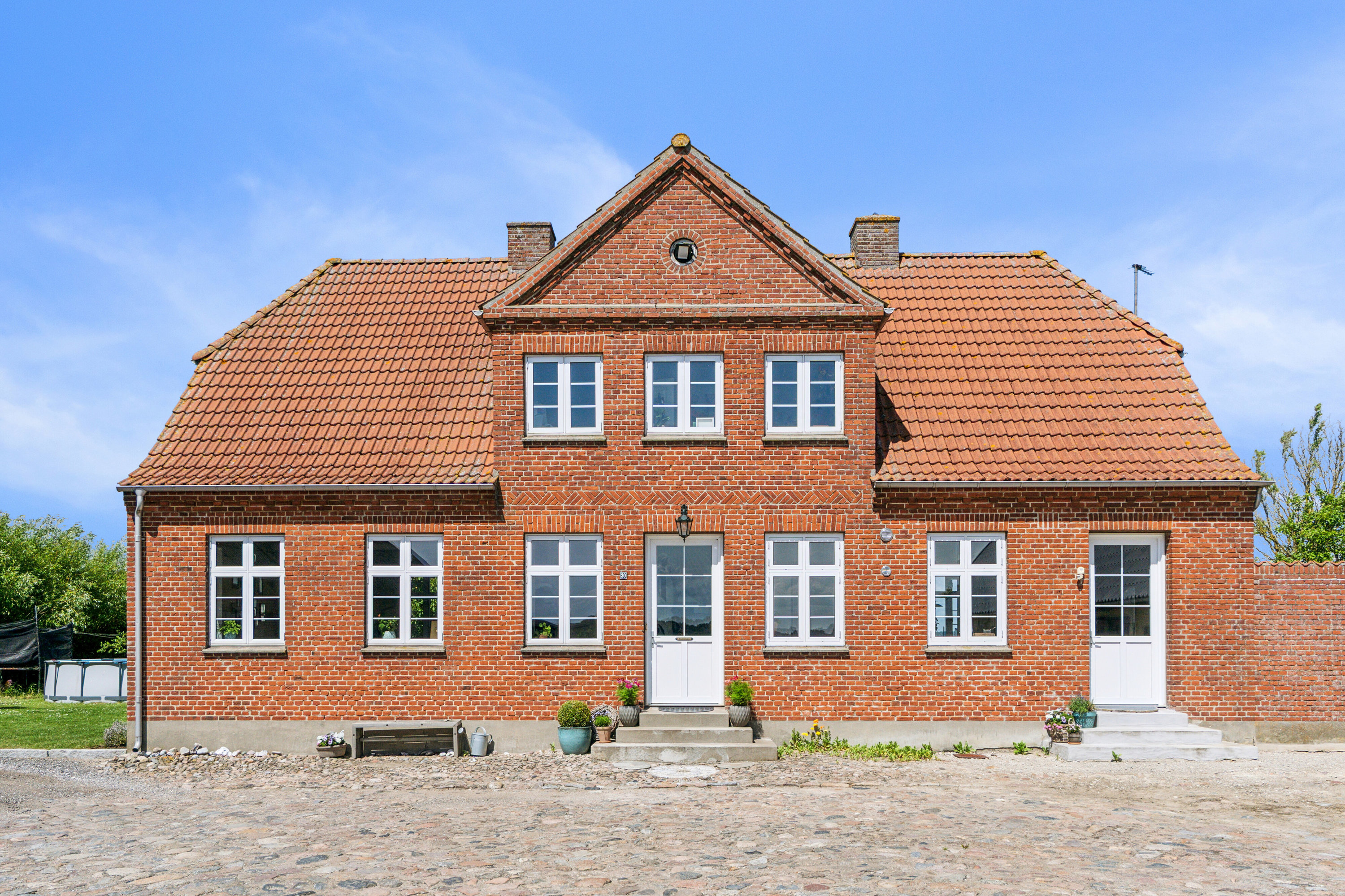 Fremhævet set fra vejen billede i fuldskærmstilstand. Billede af Svinøvestervej 30, 4750 Lundby