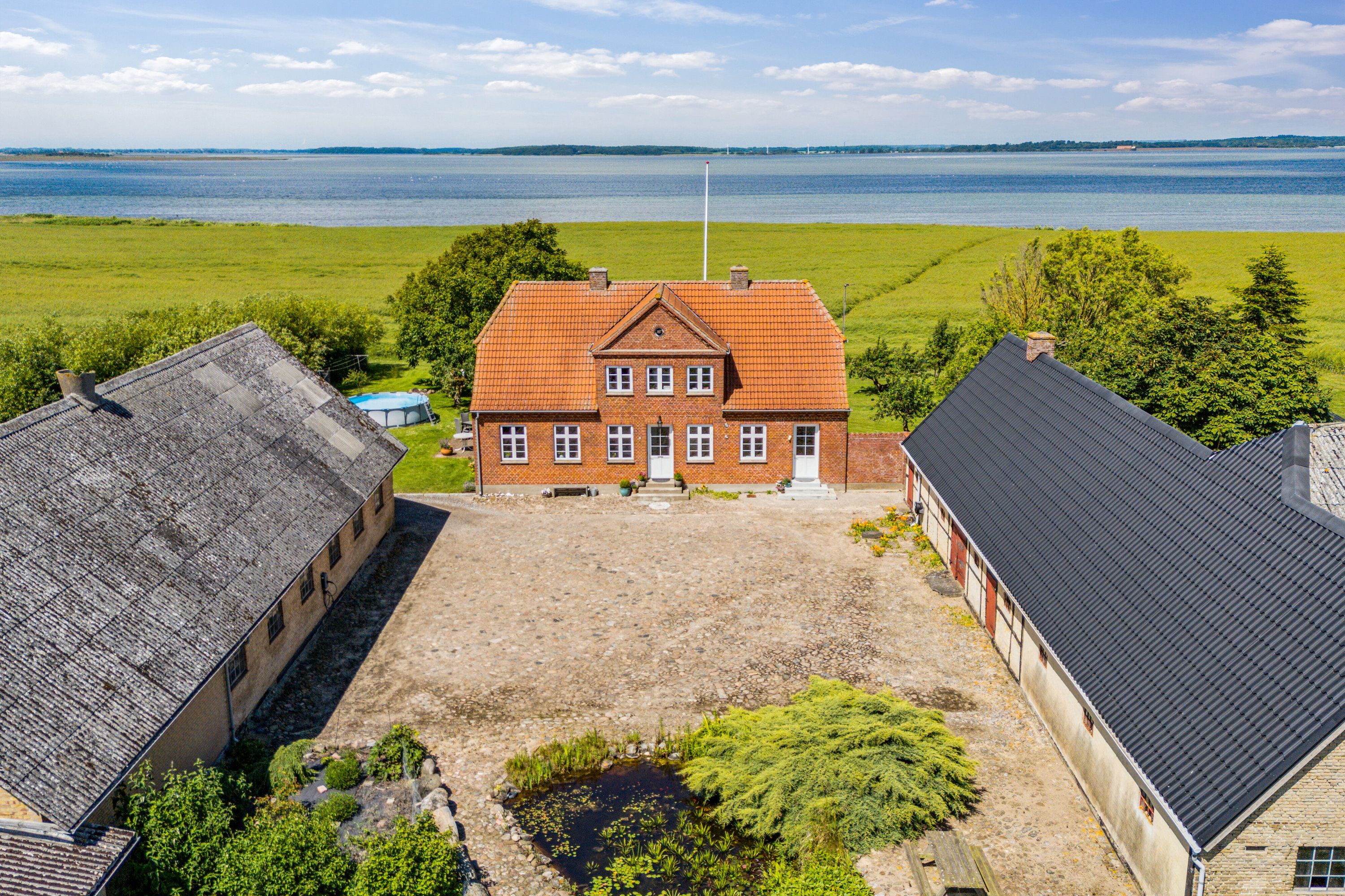 Miniaturebillede 2: luftfoto. Billede af Svinøvestervej 30, 4750 Lundby