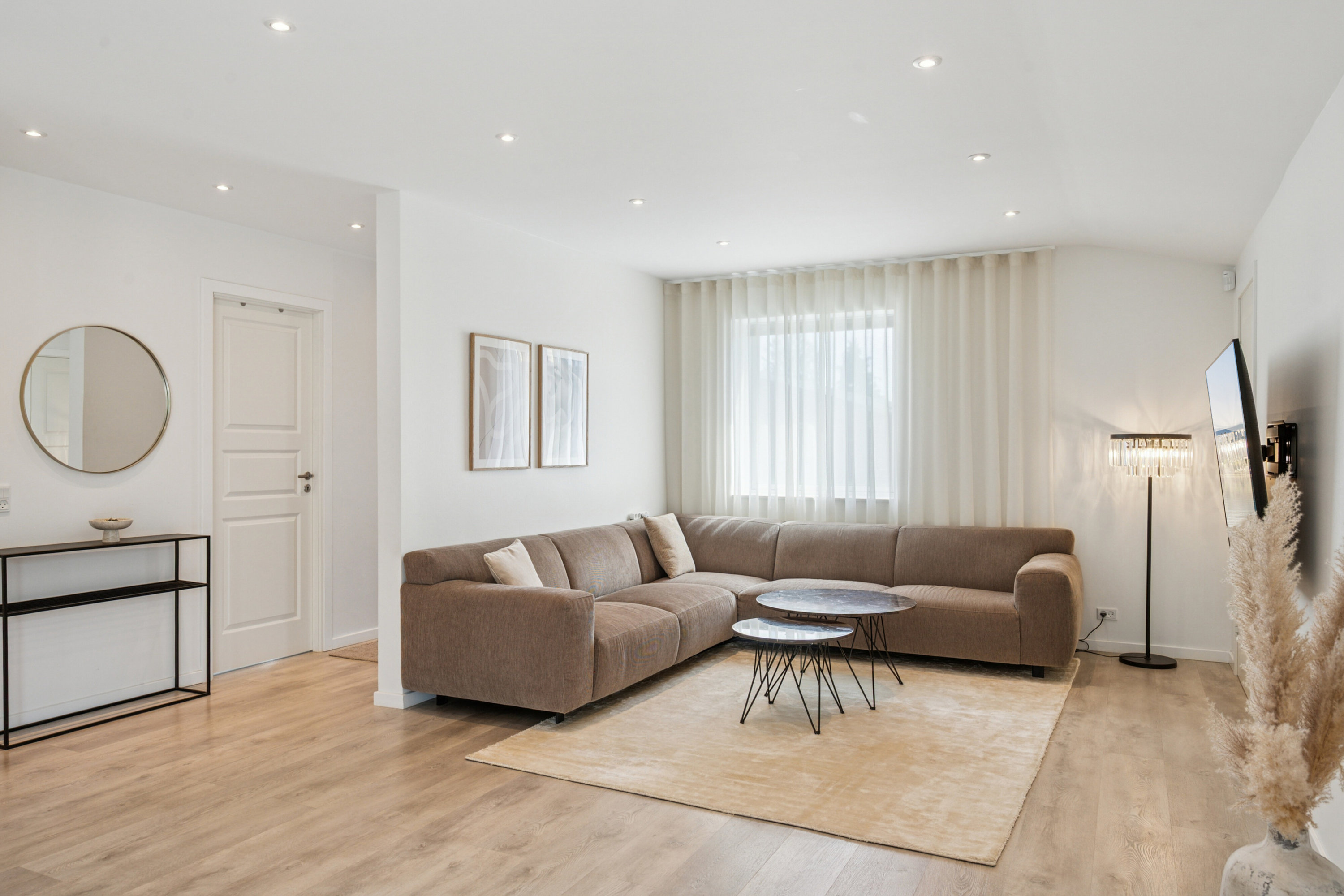 Fremhævet stue billede i fuldskærmstilstand. Billede af Niels Frederiksens Alle 27, 2610 Rødovre