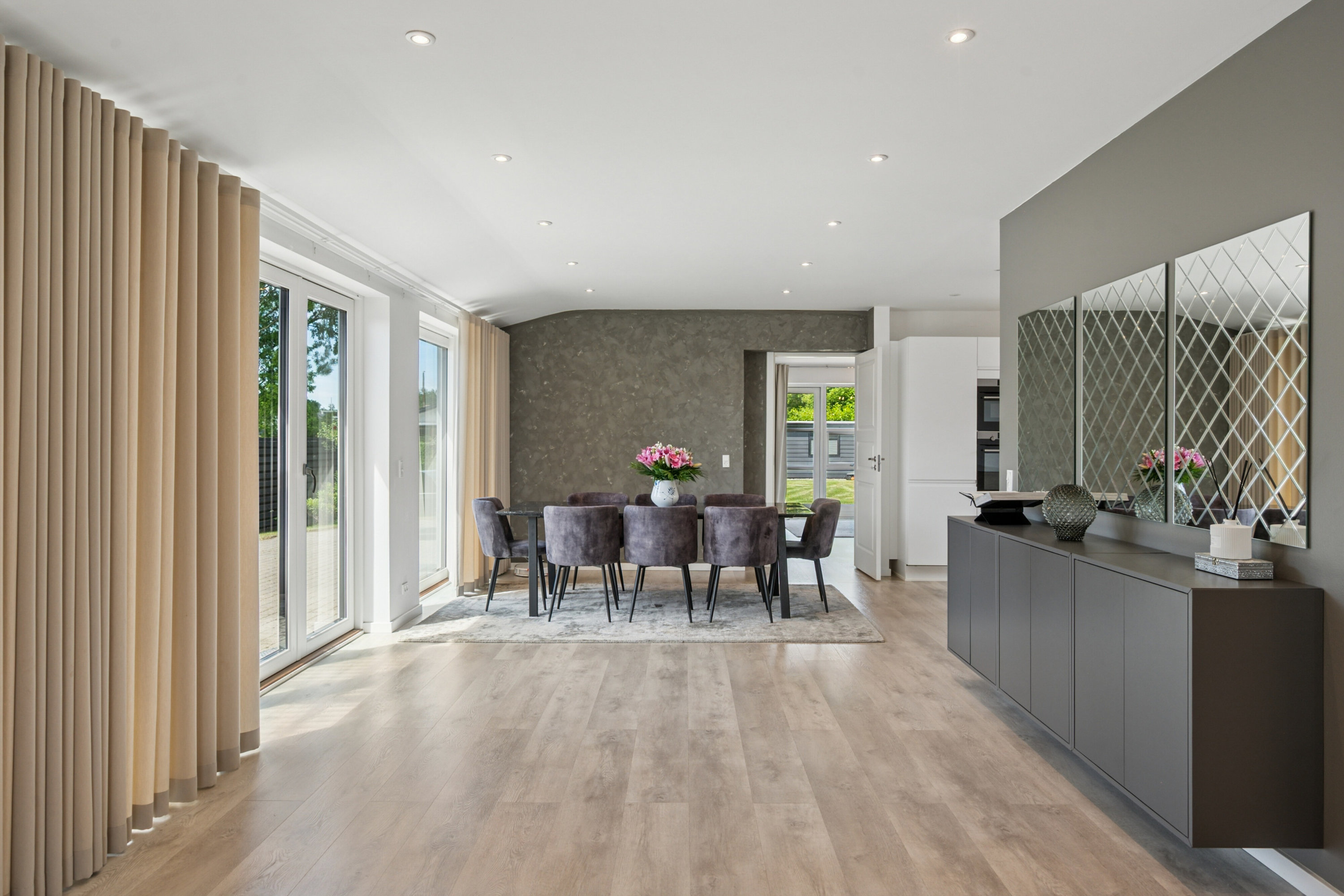 Fremhævet spisestue billede i fuldskærmstilstand. Billede af Niels Frederiksens Alle 27, 2610 Rødovre