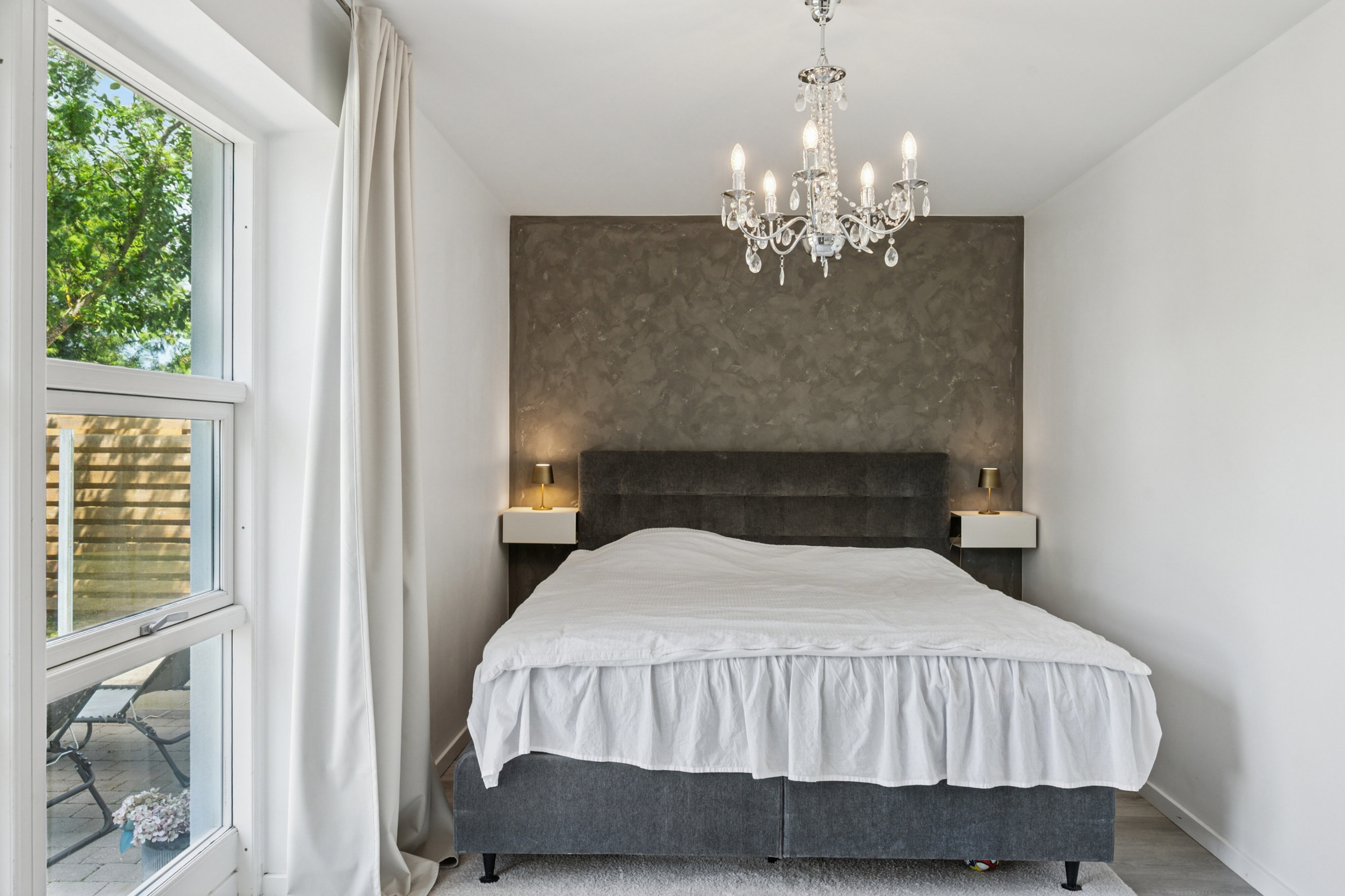 Fremhævet soveværelse billede i fuldskærmstilstand. Billede af Niels Frederiksens Alle 27, 2610 Rødovre