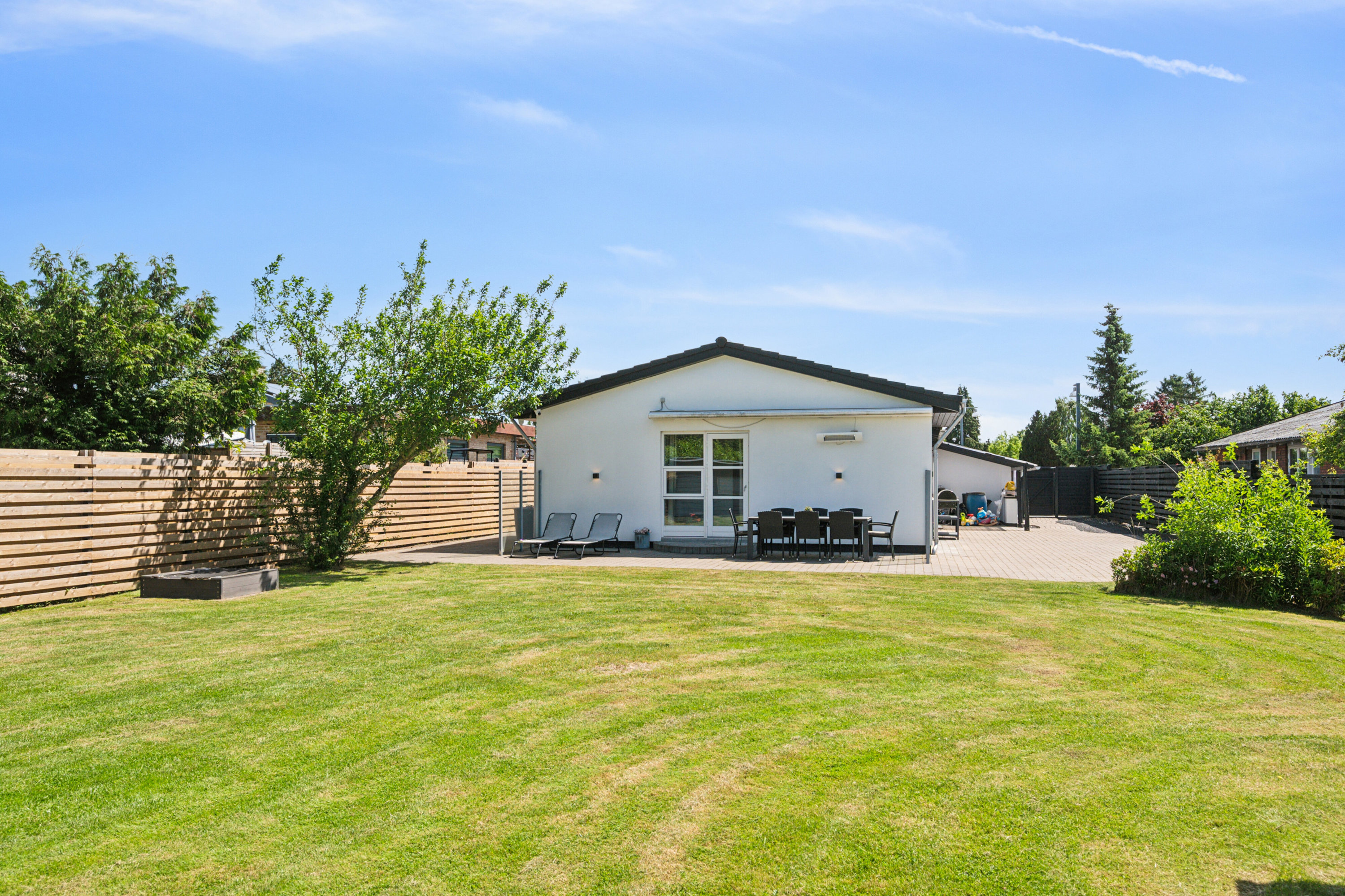 Fremhævet set fra haven billede i fuldskærmstilstand. Billede af Niels Frederiksens Alle 27, 2610 Rødovre