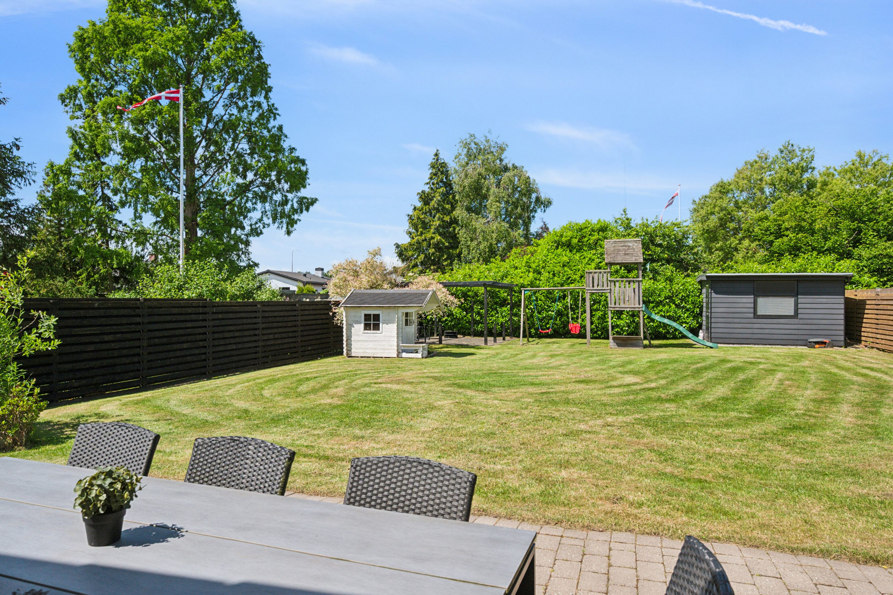 Fremhævet terrasse billede i fuldskærmstilstand. Billede af Niels Frederiksens Alle 27, 2610 Rødovre