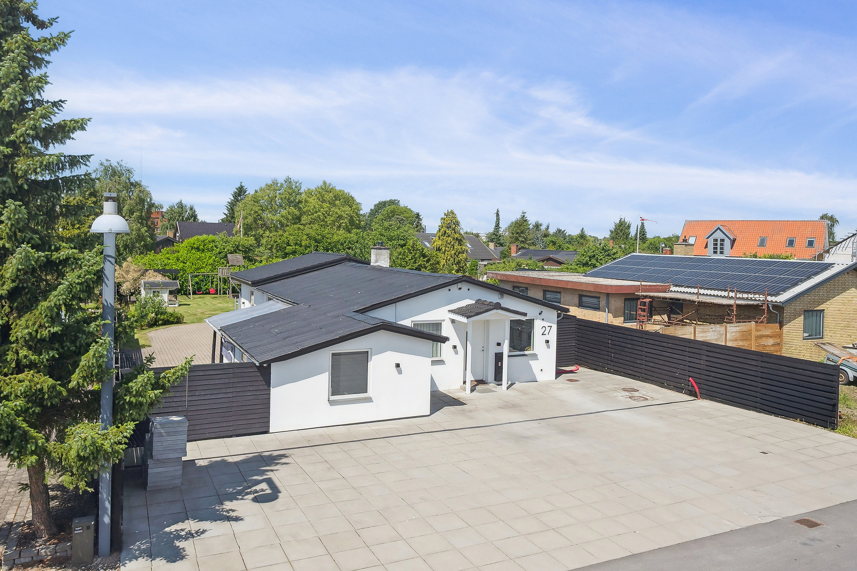 Fremhævet set fra vejen billede i fuldskærmstilstand. Billede af Niels Frederiksens Alle 27, 2610 Rødovre