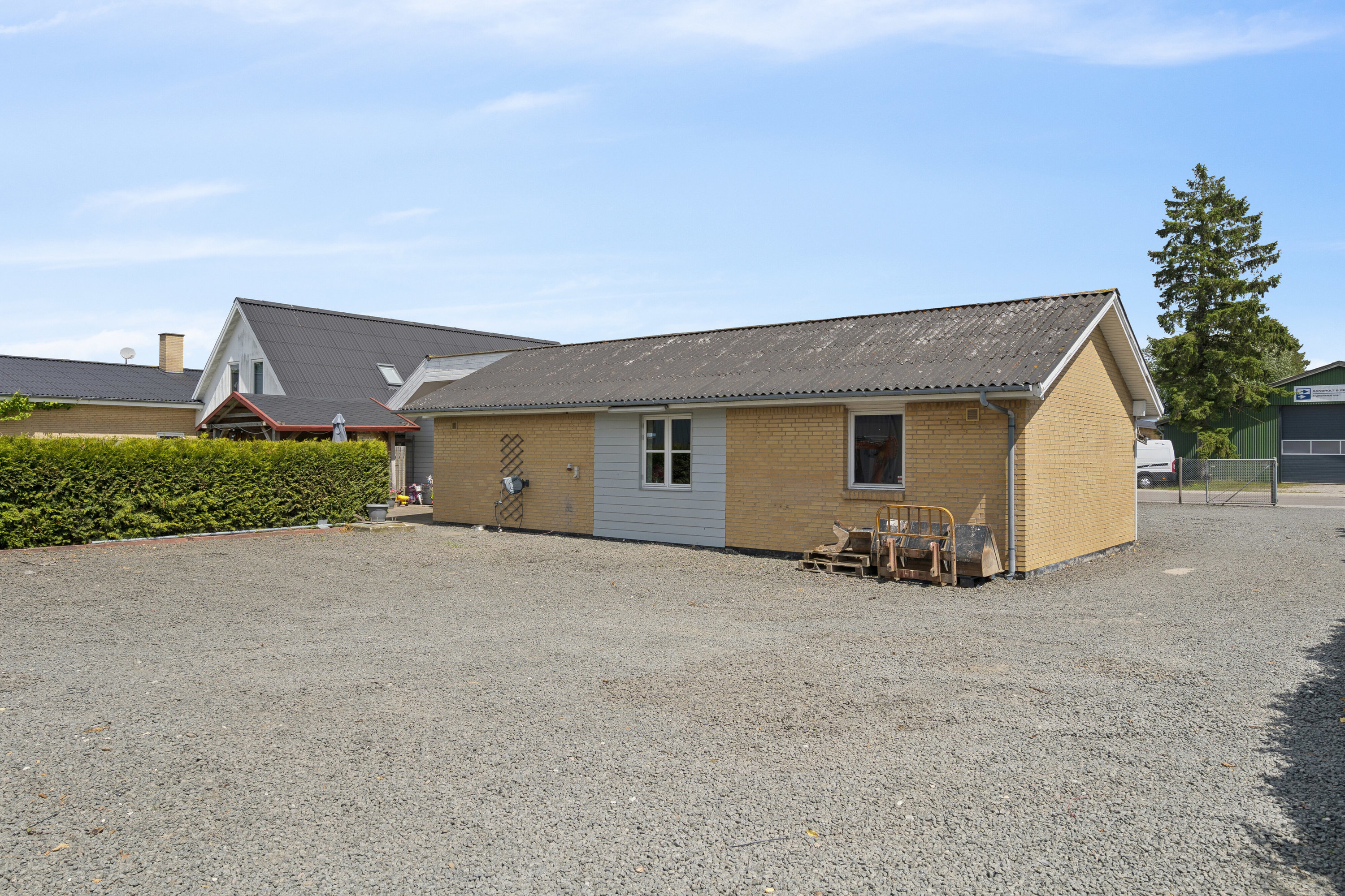 Fremhævet set fra vejen billede i fuldskærmstilstand. Billede af Islandsgade 4, 4690 Haslev