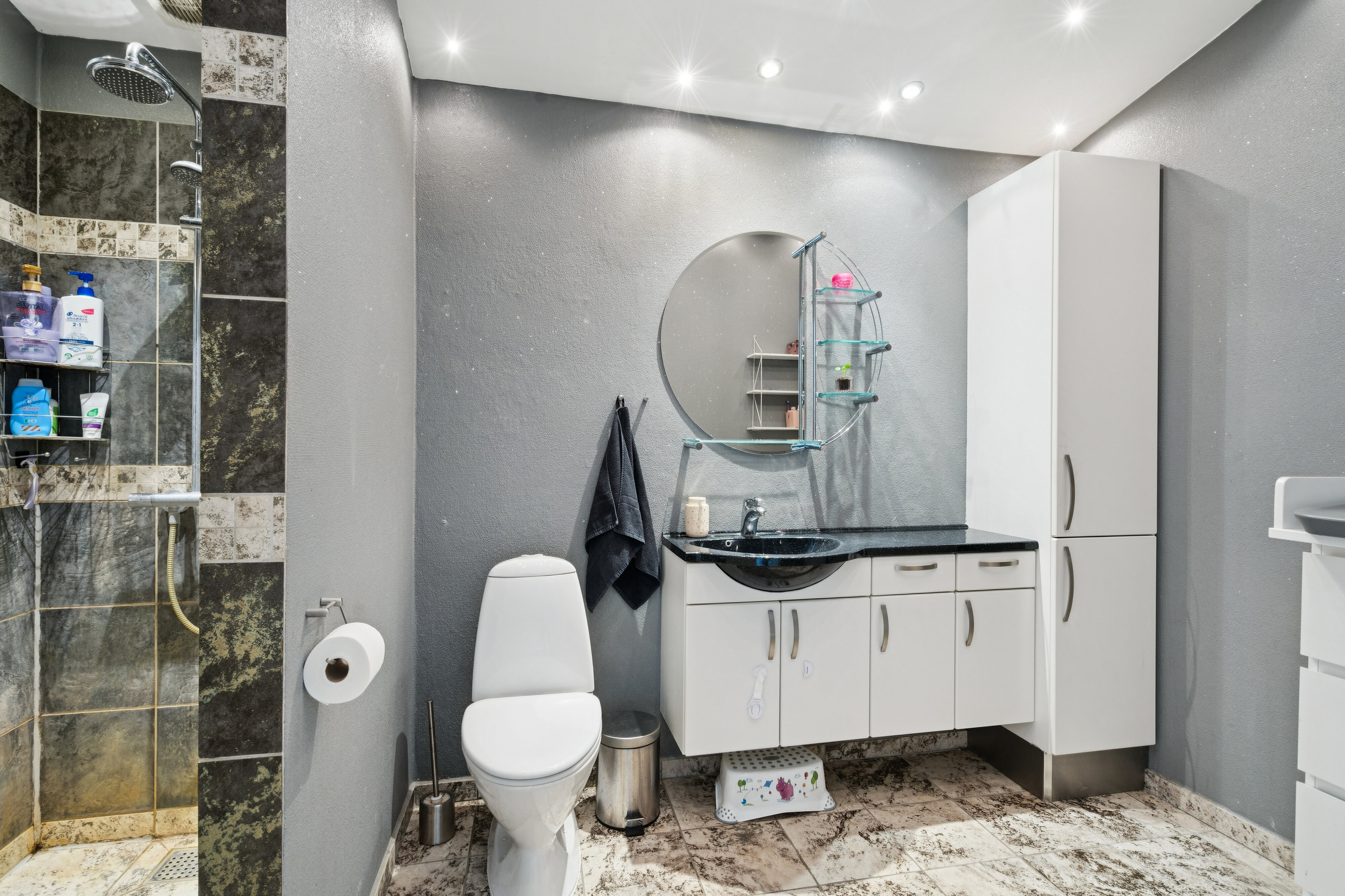 Fremhævet badeværelse billede i fuldskærmstilstand. Billede af Islandsgade 4, 4690 Haslev