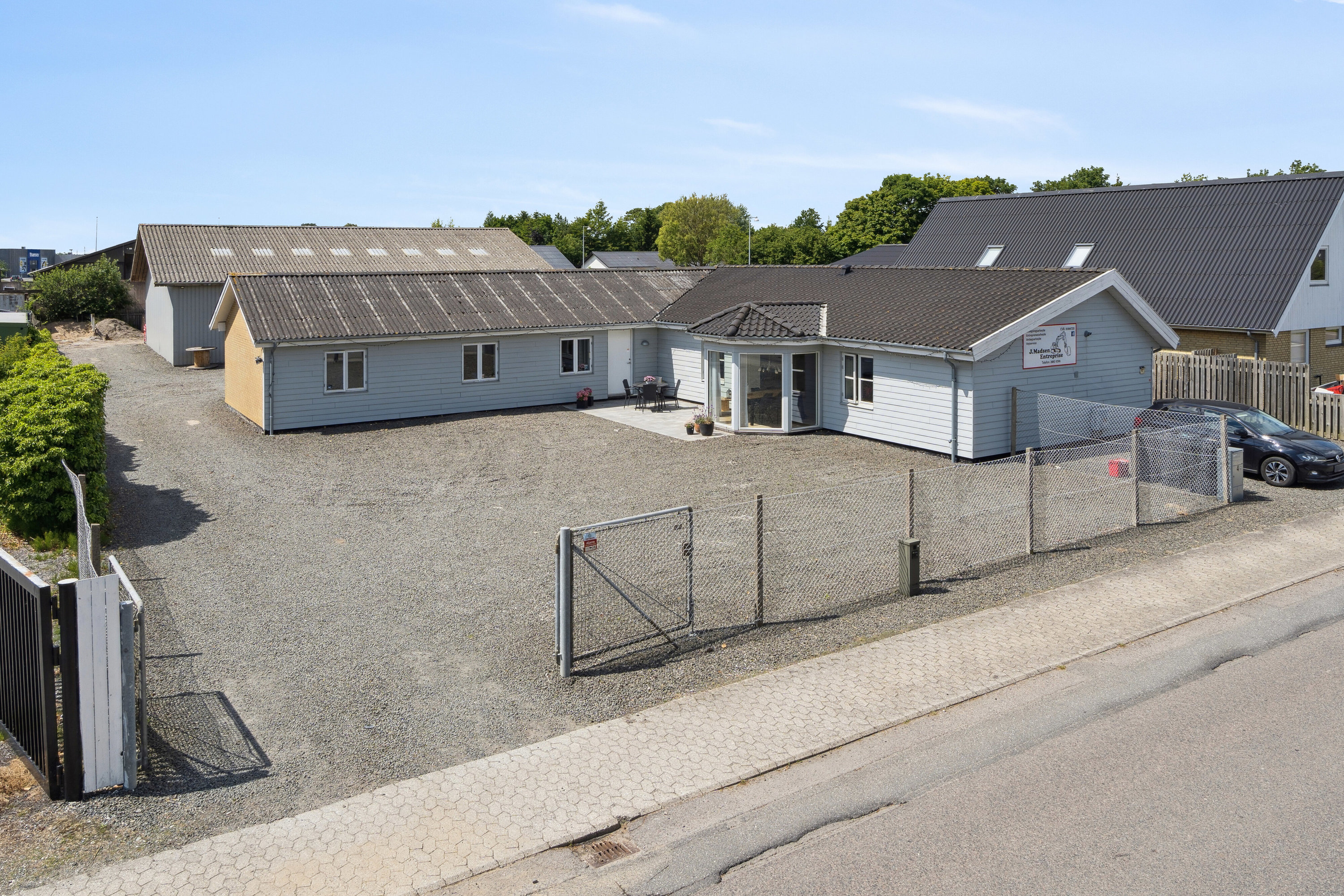 Fremhævet set fra vejen billede i fuldskærmstilstand. Billede af Islandsgade 4, 4690 Haslev