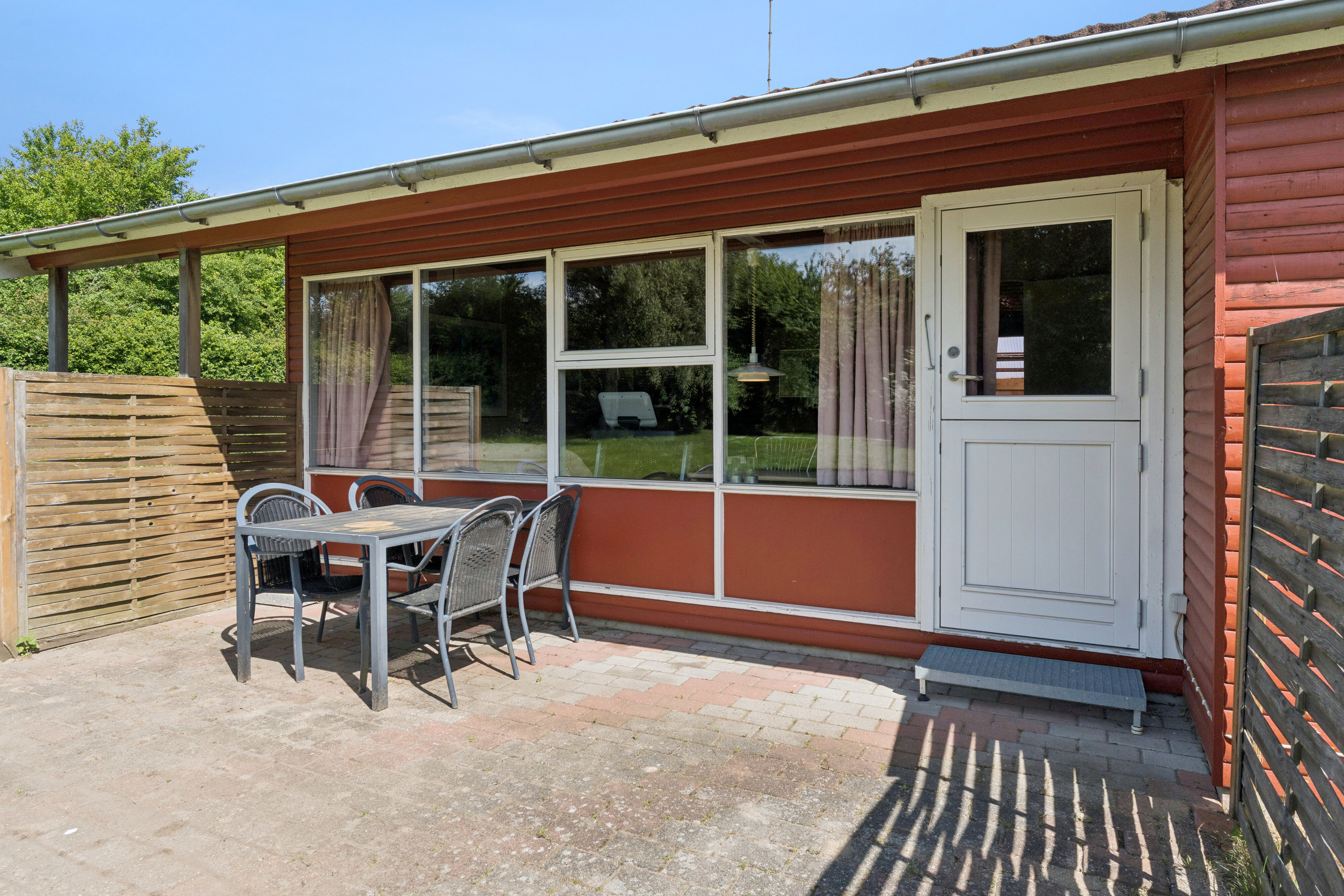 Fremhævet terrasse billede i fuldskærmstilstand. Billede af Fjordvej 4, Lyndby, 4060 Kirke Såby