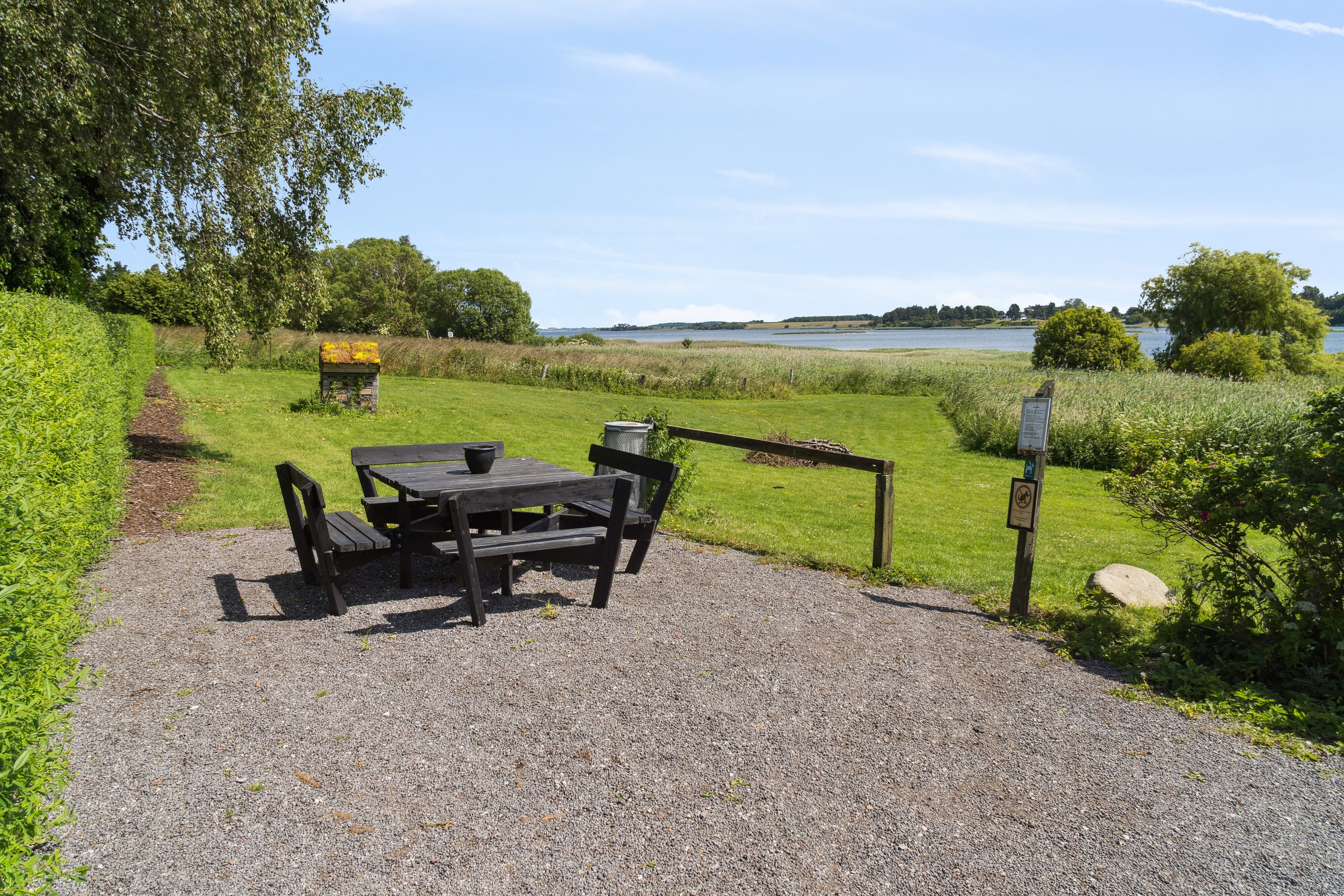Fremhævet terrasse billede i fuldskærmstilstand. Billede af Fjordvej 4, Lyndby, 4060 Kirke Såby