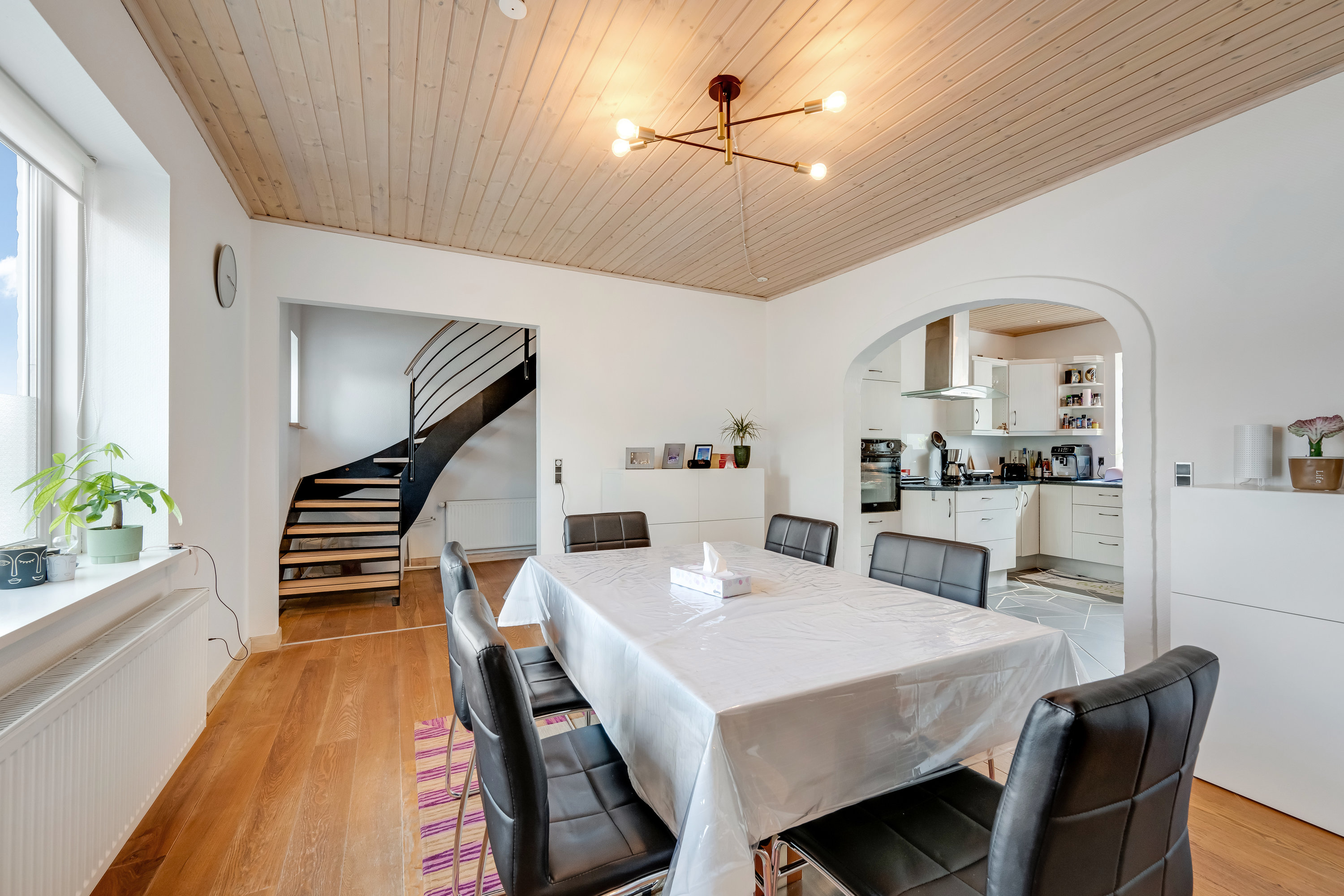 Fremhævet stue billede i fuldskærmstilstand. Billede af Gl Kongevej 23, 6920 Videbæk