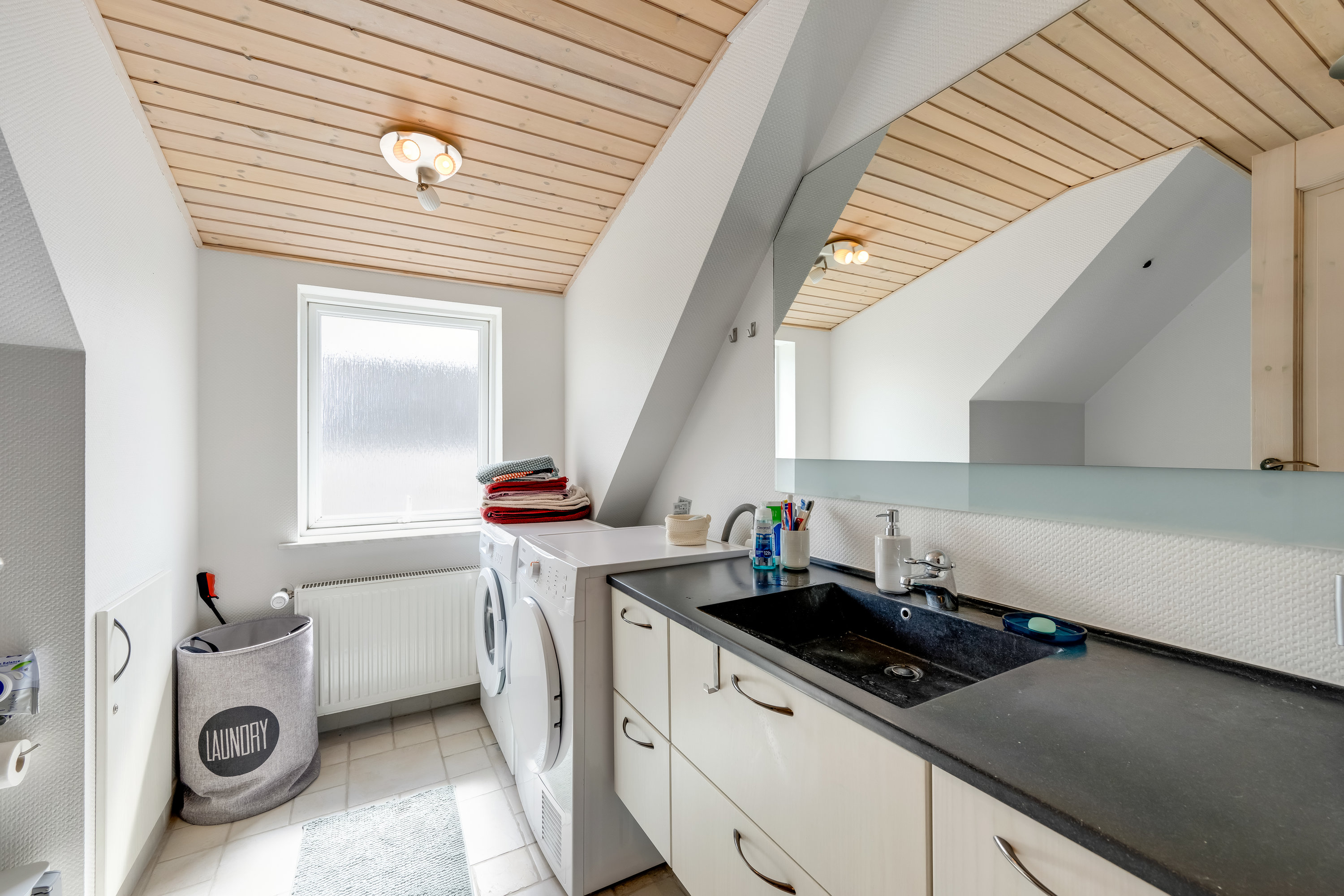 Fremhævet badeværelse  billede i fuldskærmstilstand. Billede af Gl Kongevej 23, 6920 Videbæk