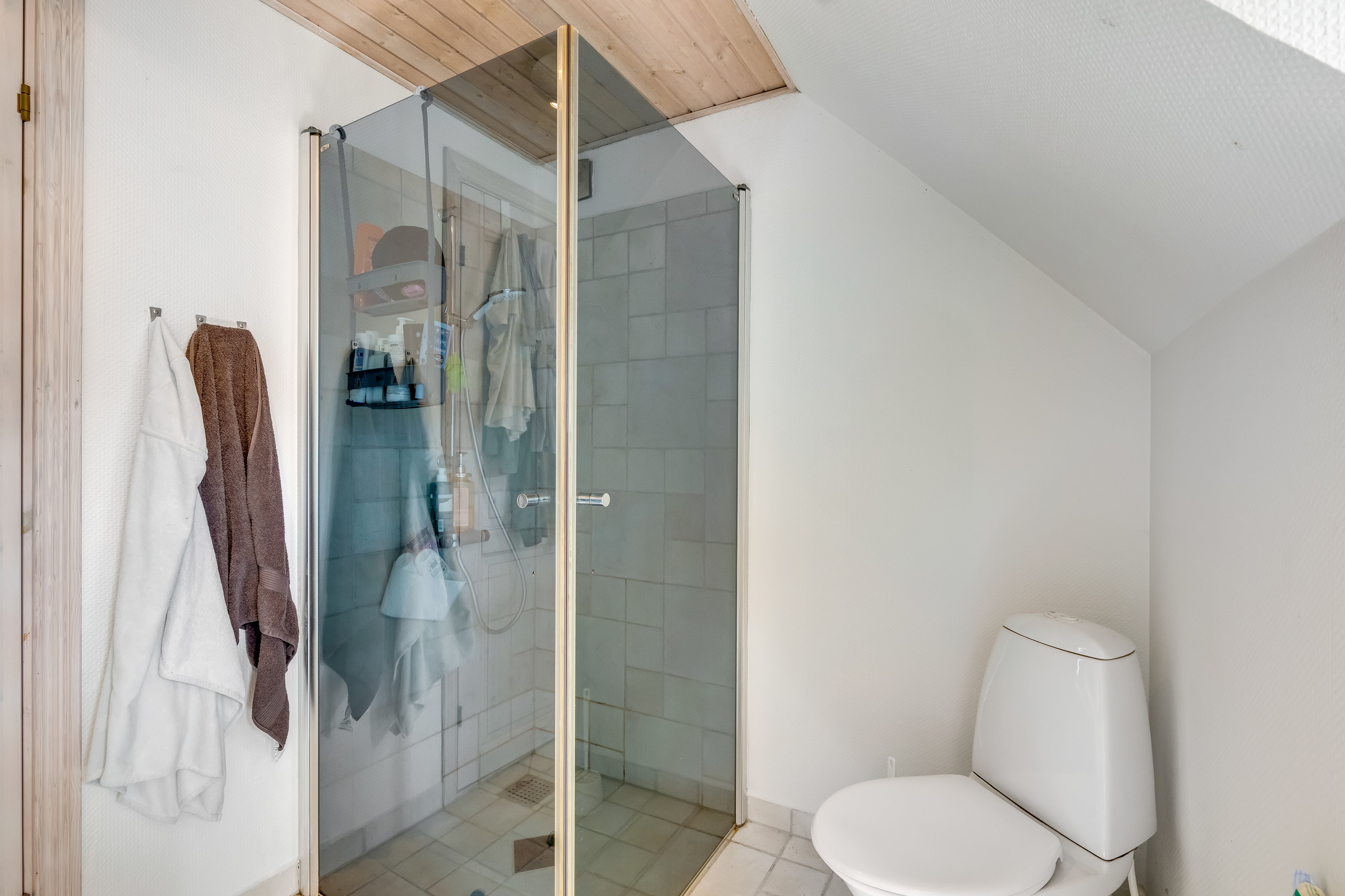 Fremhævet badeværelse billede i fuldskærmstilstand. Billede af Gl Kongevej 23, 6920 Videbæk