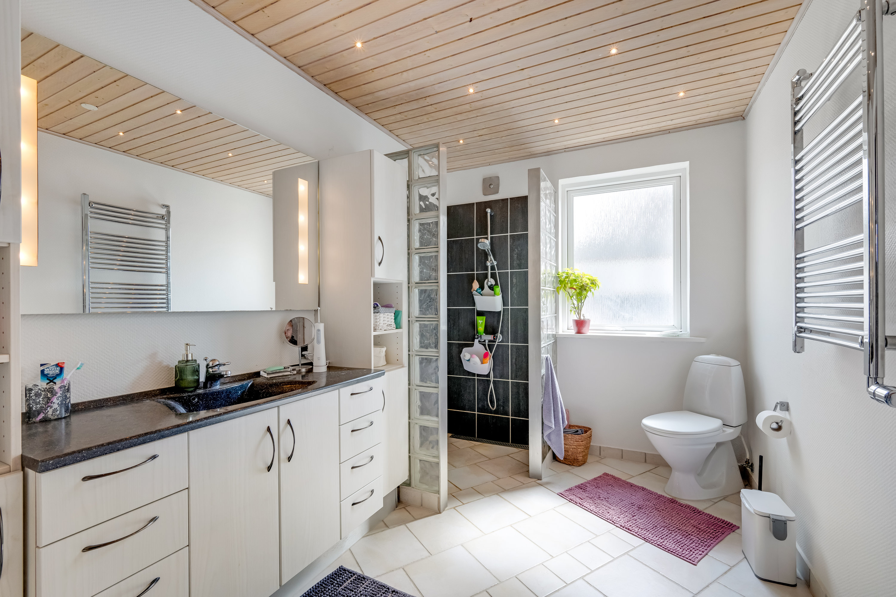 Fremhævet badeværelse  billede i fuldskærmstilstand. Billede af Gl Kongevej 23, 6920 Videbæk