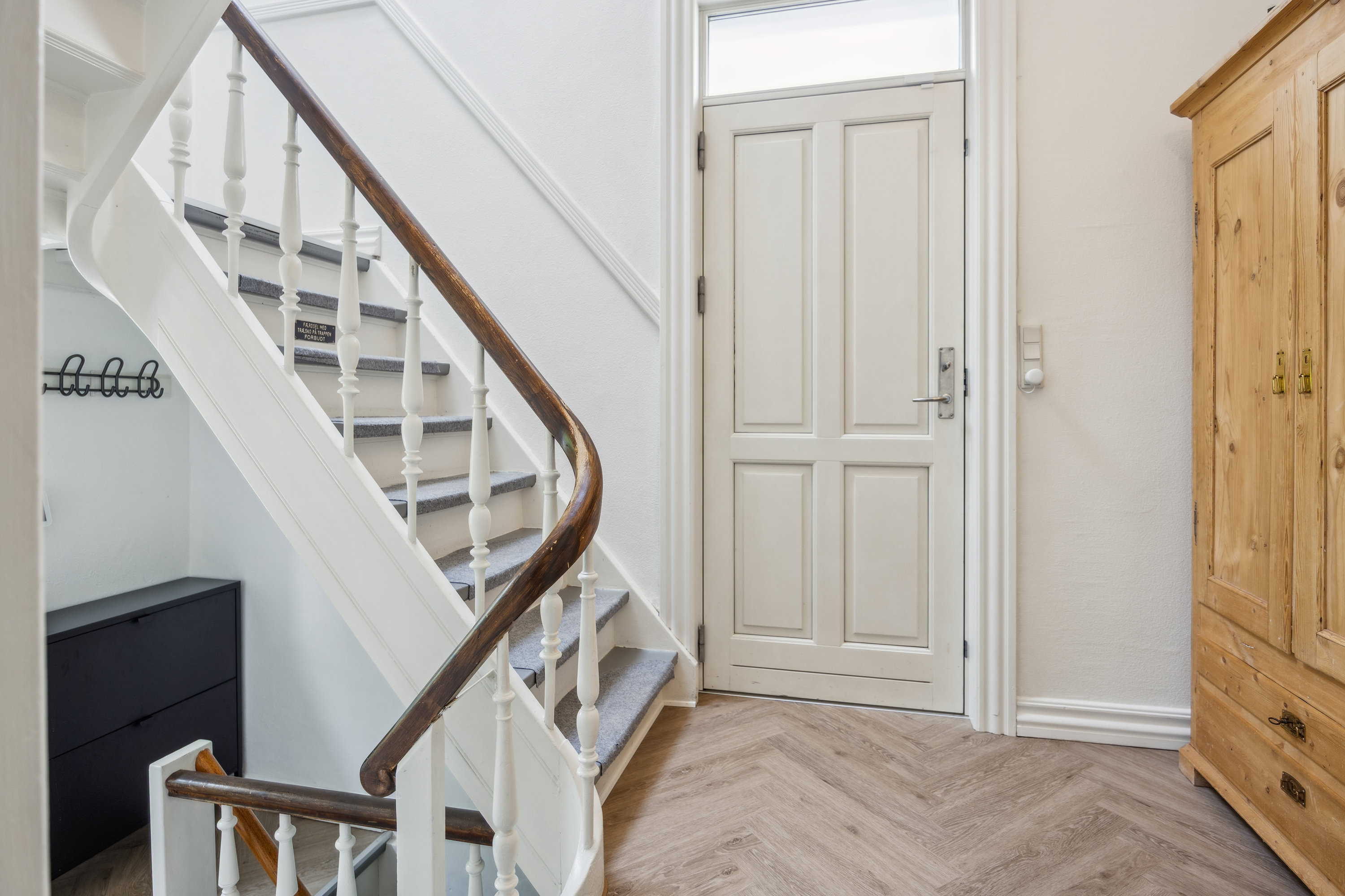 Fremhævet gang billede i fuldskærmstilstand. Billede af Niels Lykkes Gade 16, 9400 Nørresundby