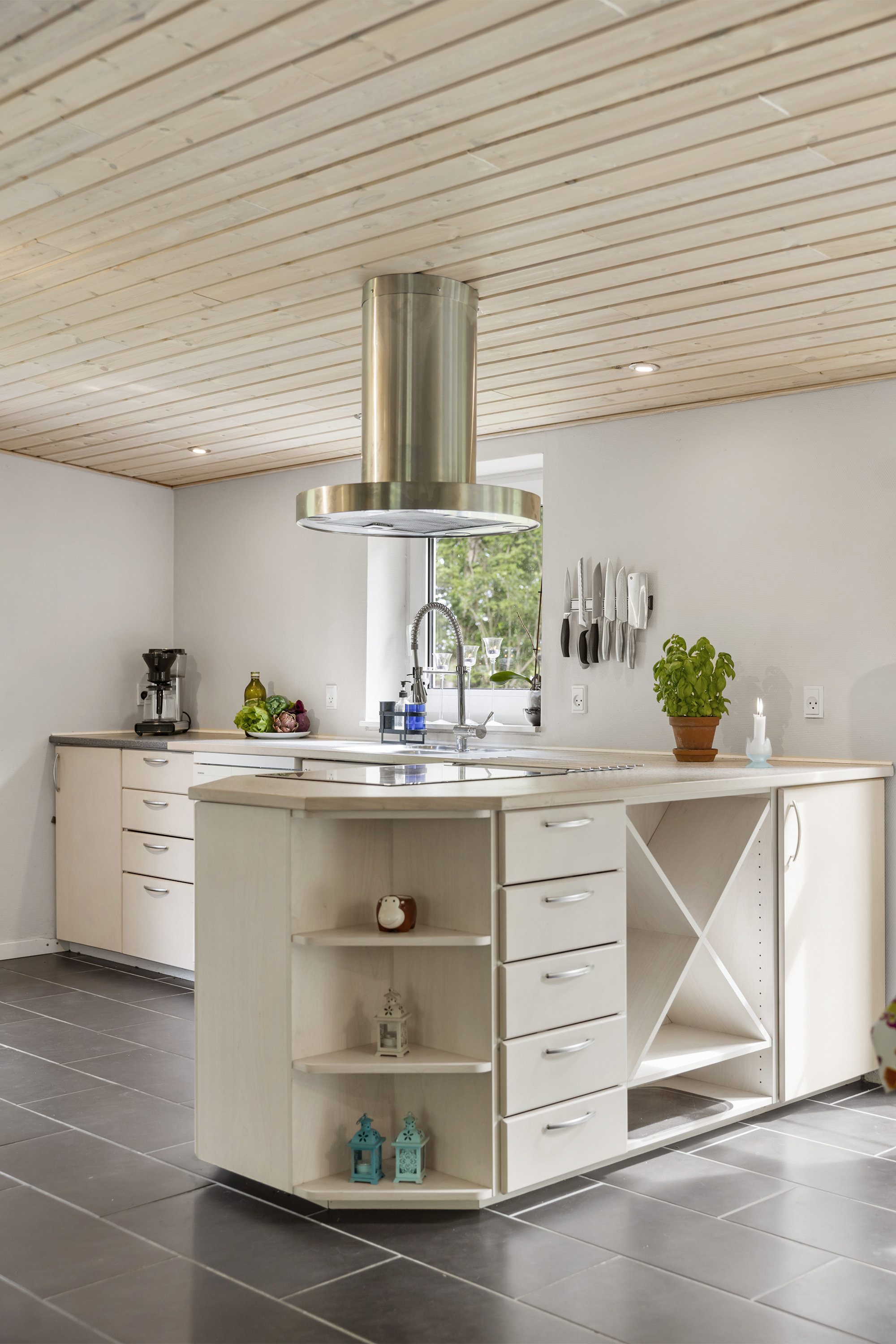 Fremhævet køkken billede i fuldskærmstilstand. Billede af Mågevej 1, Hou, 9370 Hals