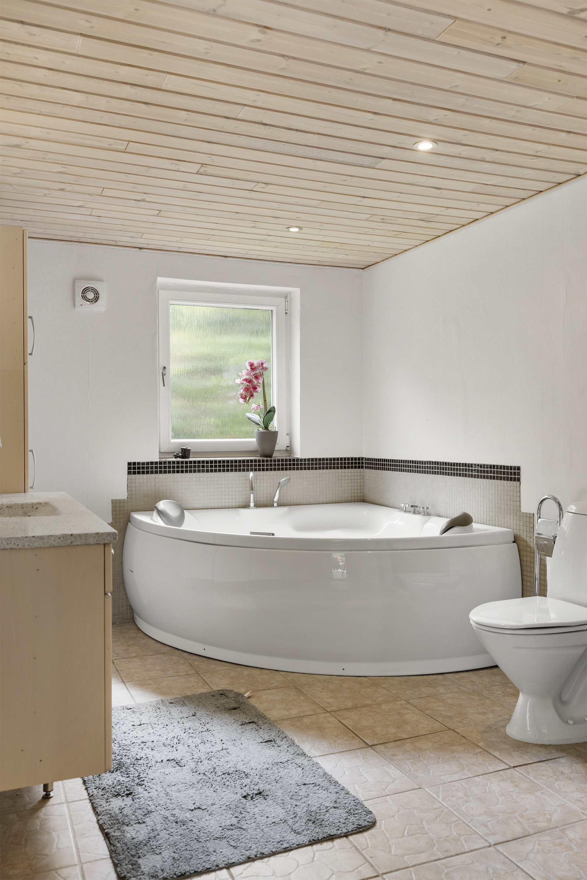 Fremhævet badeværelse billede i fuldskærmstilstand. Billede af Mågevej 1, Hou, 9370 Hals