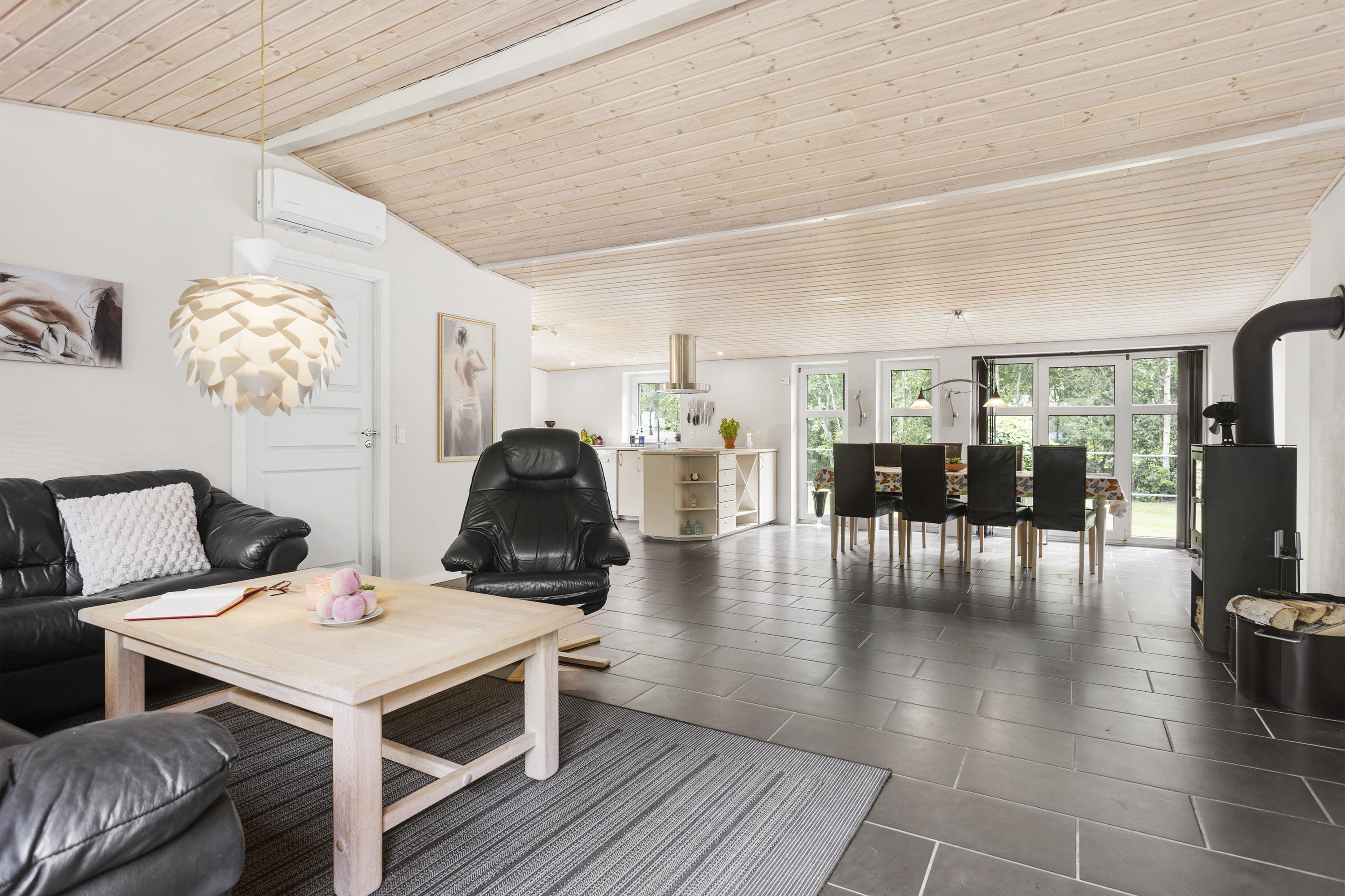 Fremhævet stue billede i fuldskærmstilstand. Billede af Mågevej 1, Hou, 9370 Hals