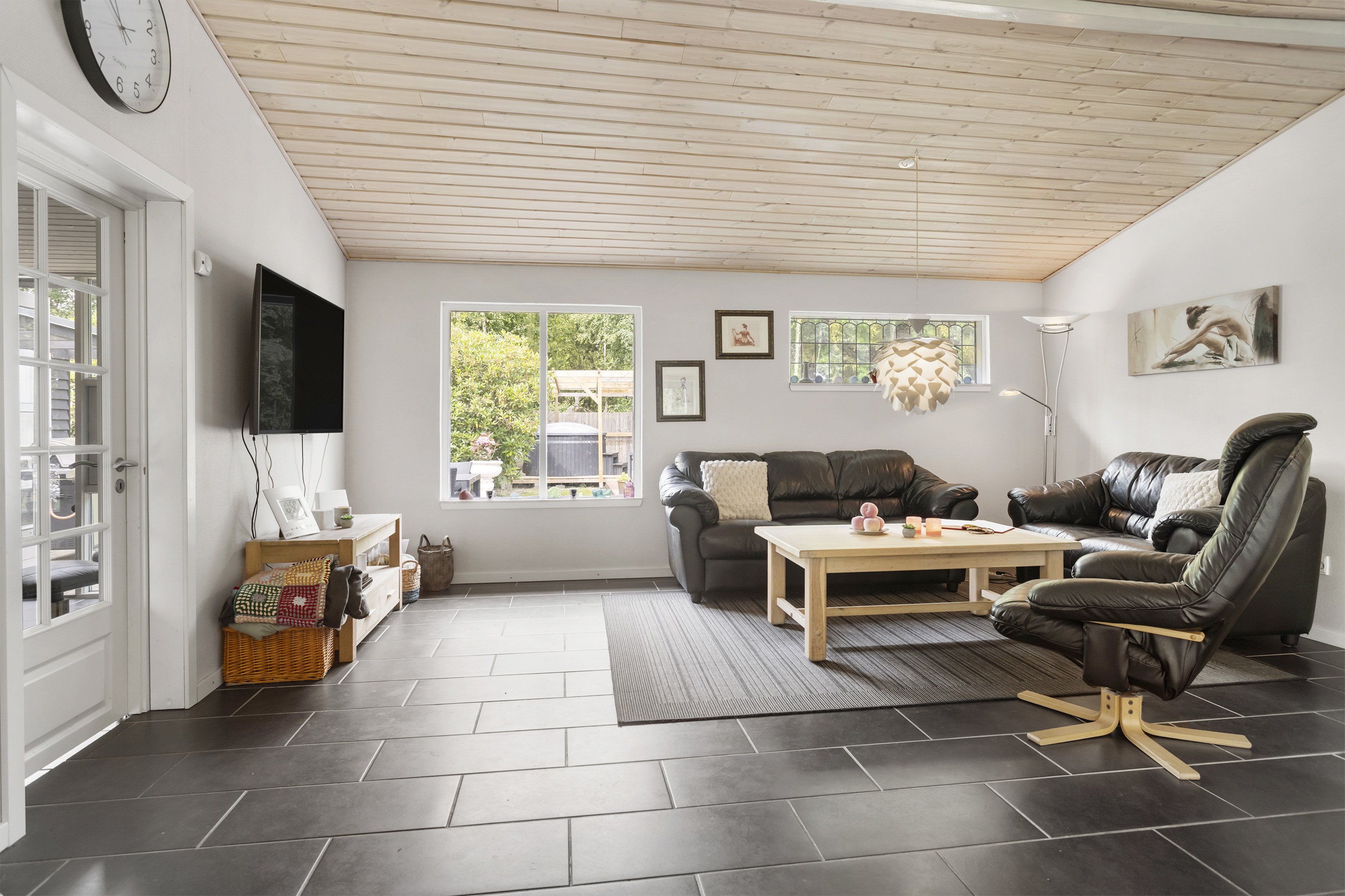 Fremhævet stue billede i fuldskærmstilstand. Billede af Mågevej 1, Hou, 9370 Hals