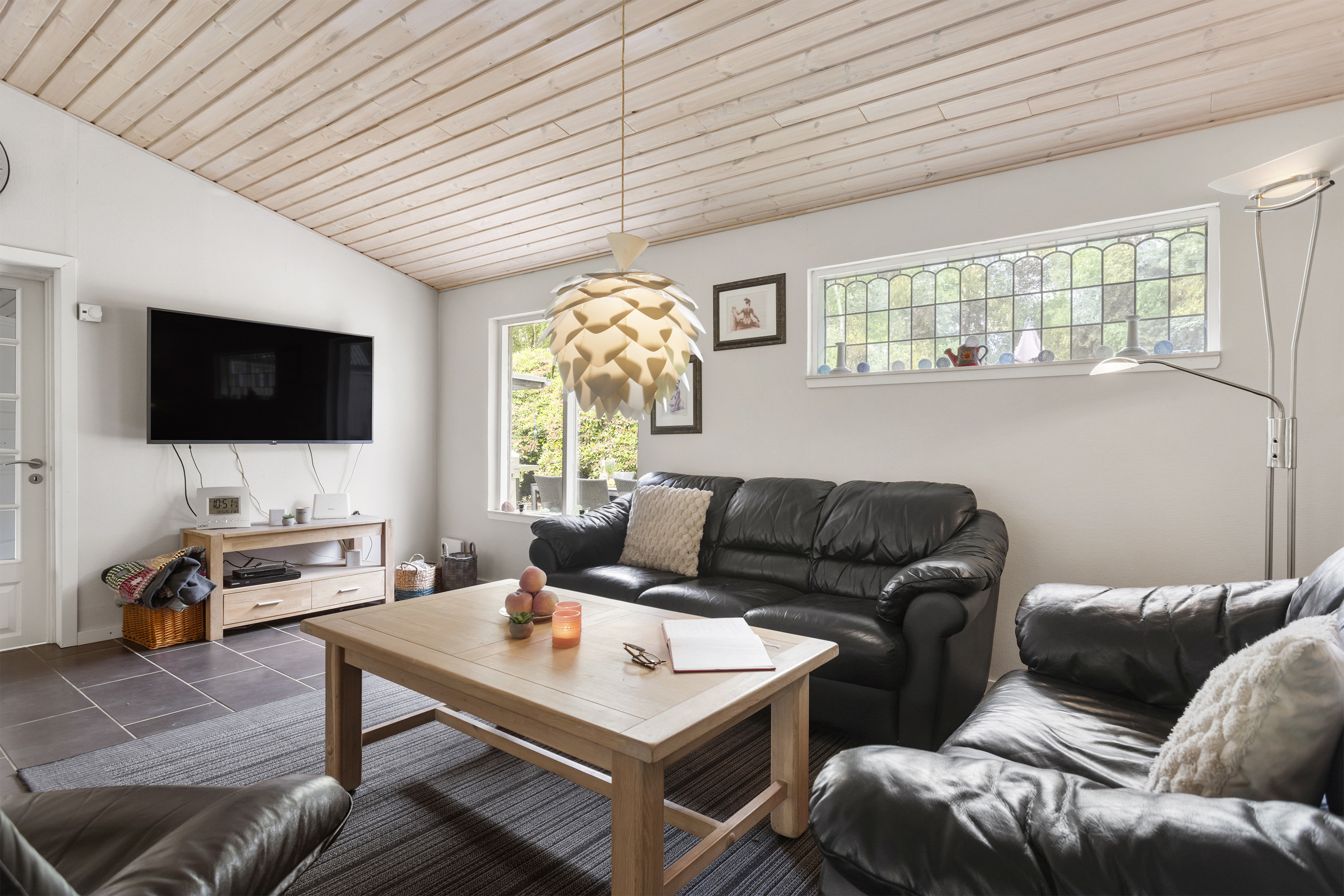 Fremhævet stue billede i fuldskærmstilstand. Billede af Mågevej 1, Hou, 9370 Hals