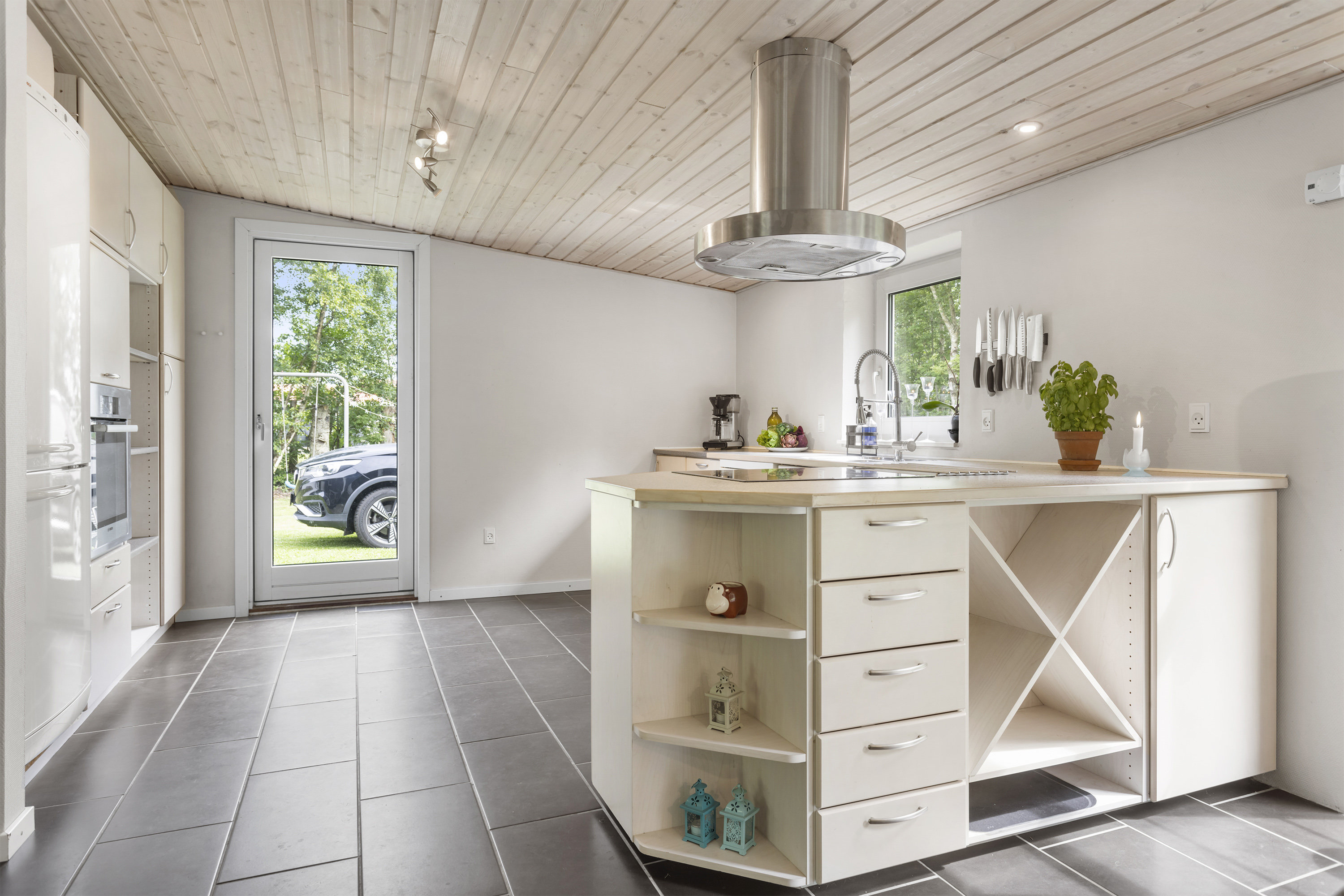 Fremhævet køkken billede i fuldskærmstilstand. Billede af Mågevej 1, Hou, 9370 Hals