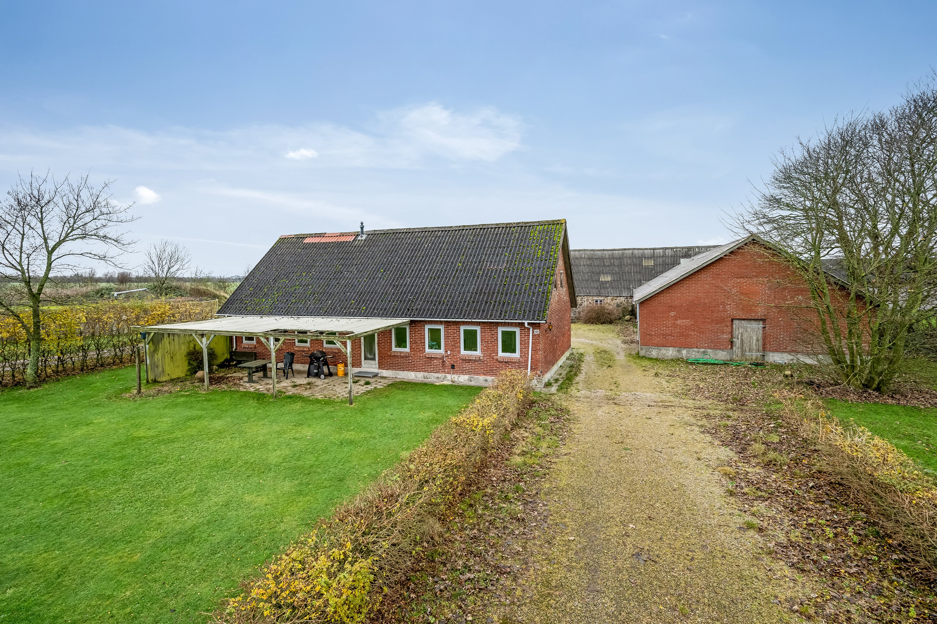 Fremhævet facade billede i fuldskærmstilstand. Billede af Tylvadvej 20, Finderup, 6900 Skjern