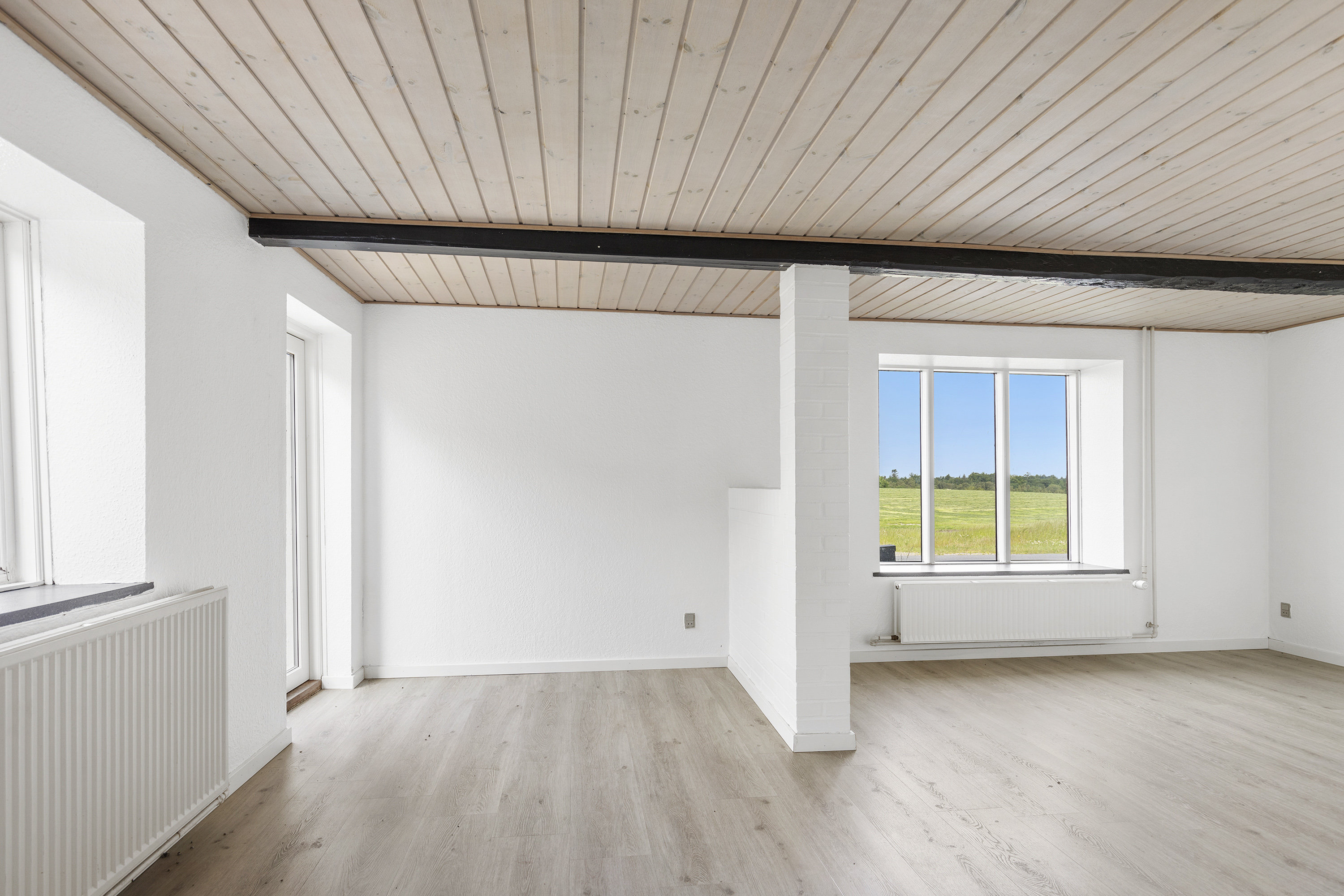 Fremhævet stue billede i fuldskærmstilstand. Billede af Korsholmvej 260, Vesterbølle, 9631 Gedsted