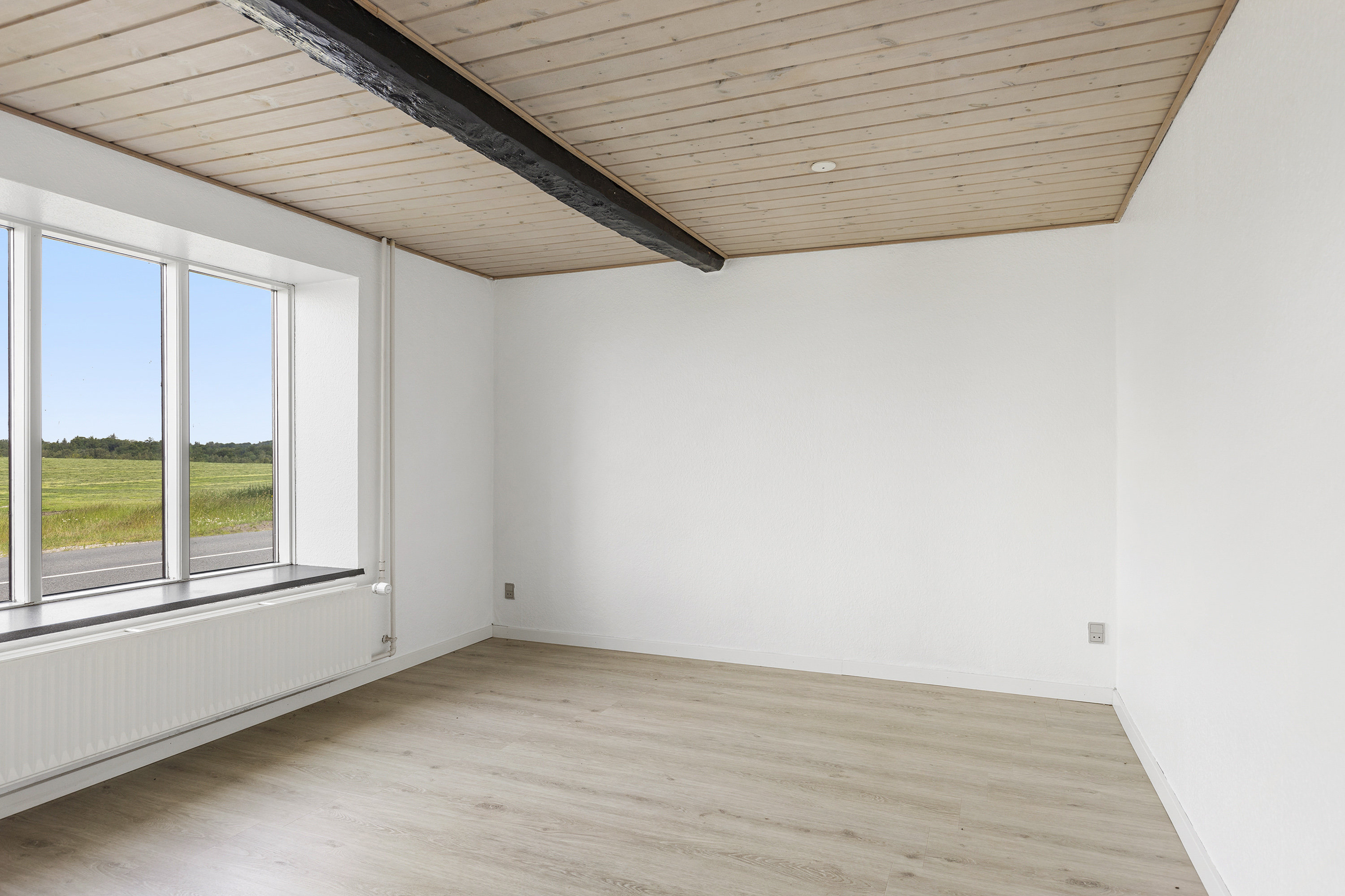 Fremhævet stue billede i fuldskærmstilstand. Billede af Korsholmvej 260, Vesterbølle, 9631 Gedsted