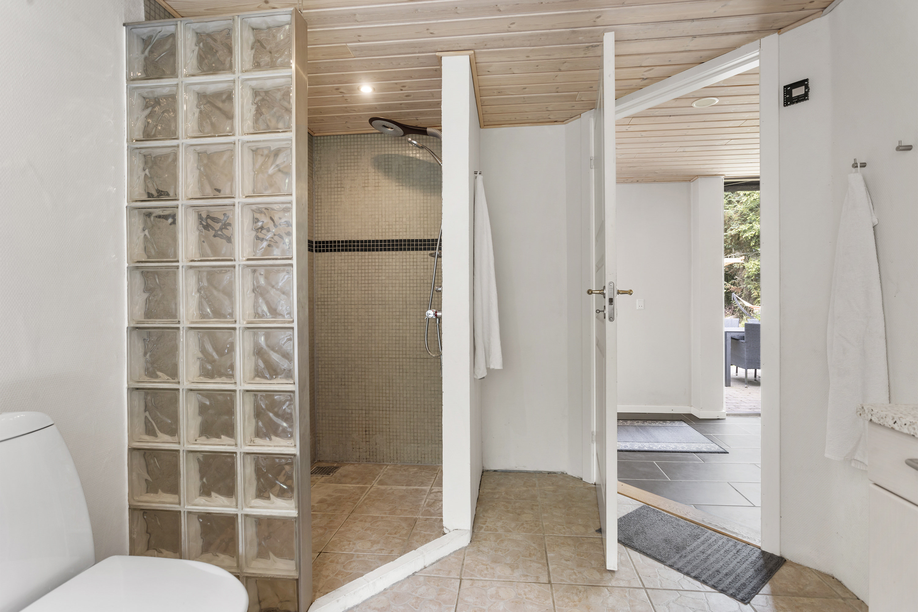 Fremhævet badeværelse billede i fuldskærmstilstand. Billede af Mågevej 1, Hou, 9370 Hals