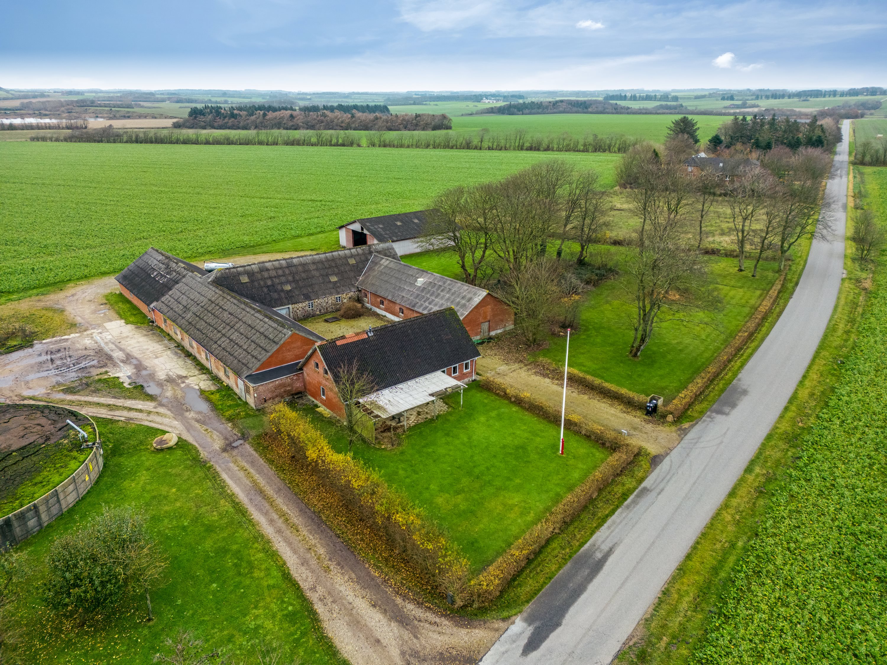 Fremhævet luftfoto billede i fuldskærmstilstand. Billede af Tylvadvej 20, Finderup, 6900 Skjern