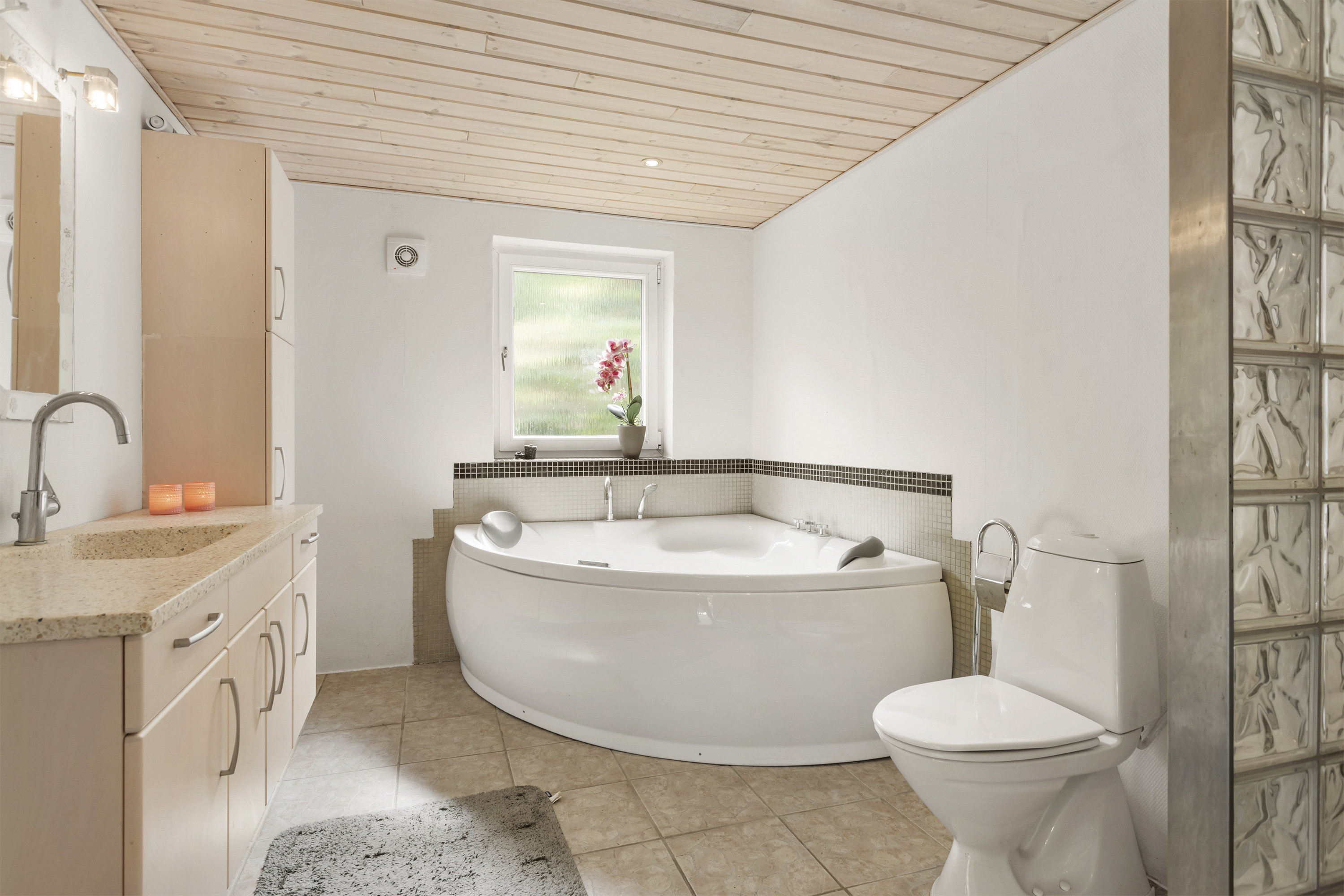 Fremhævet badeværelse billede i fuldskærmstilstand. Billede af Mågevej 1, Hou, 9370 Hals