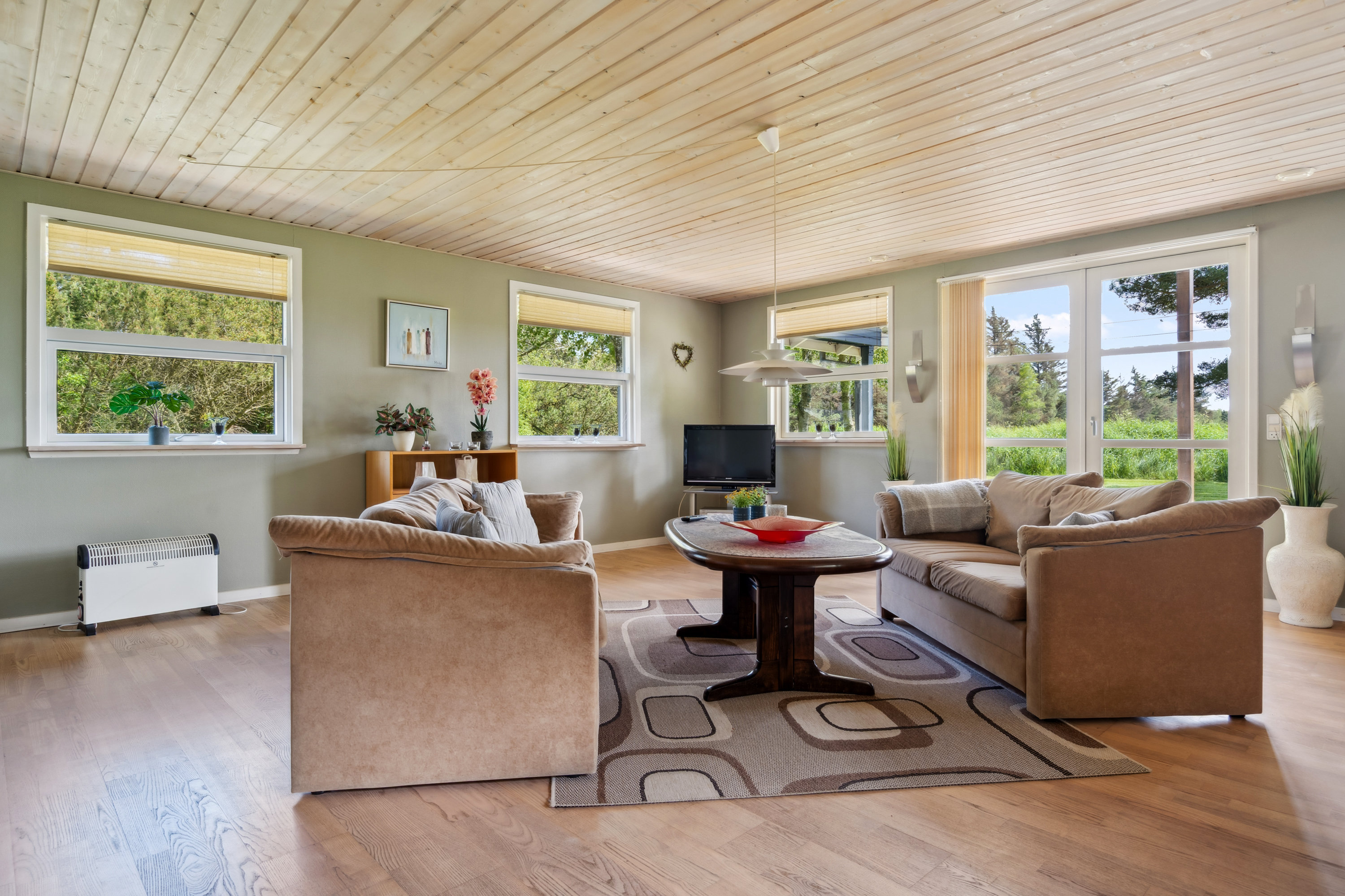 Fremhævet stue billede i fuldskærmstilstand. Billede af Tranebærvej 2, Napstjert, 9981 Jerup