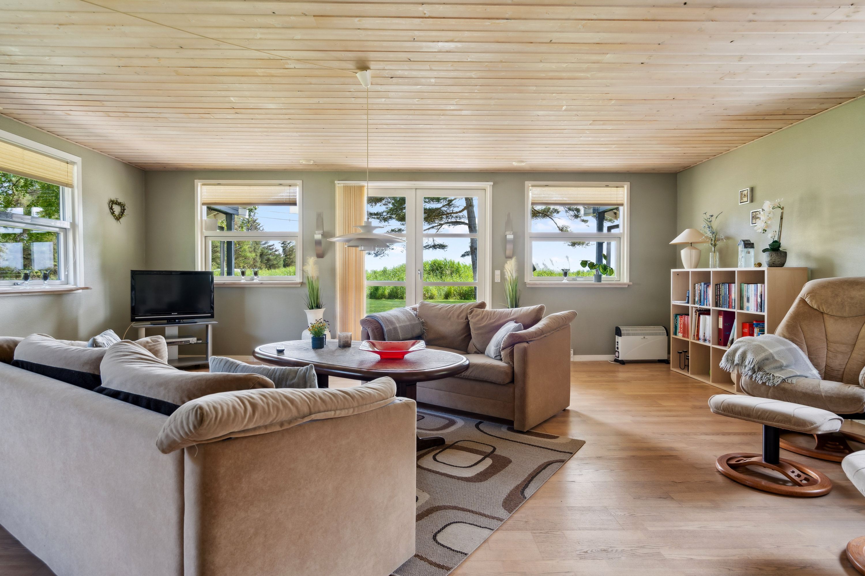 Fremhævet stue billede i fuldskærmstilstand. Billede af Tranebærvej 2, Napstjert, 9981 Jerup