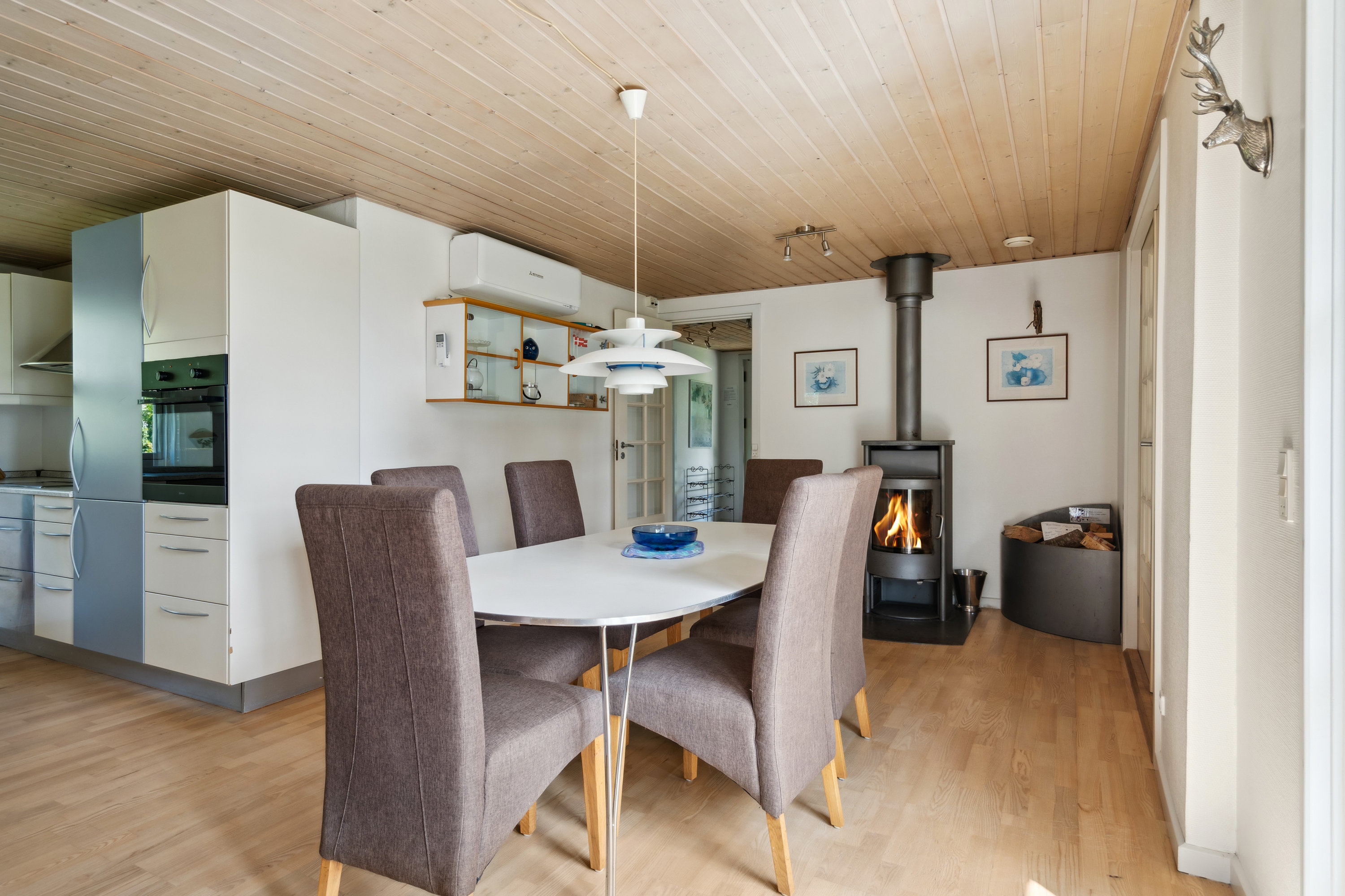 Fremhævet stue billede i fuldskærmstilstand. Billede af Tranebærvej 2, Napstjert, 9981 Jerup