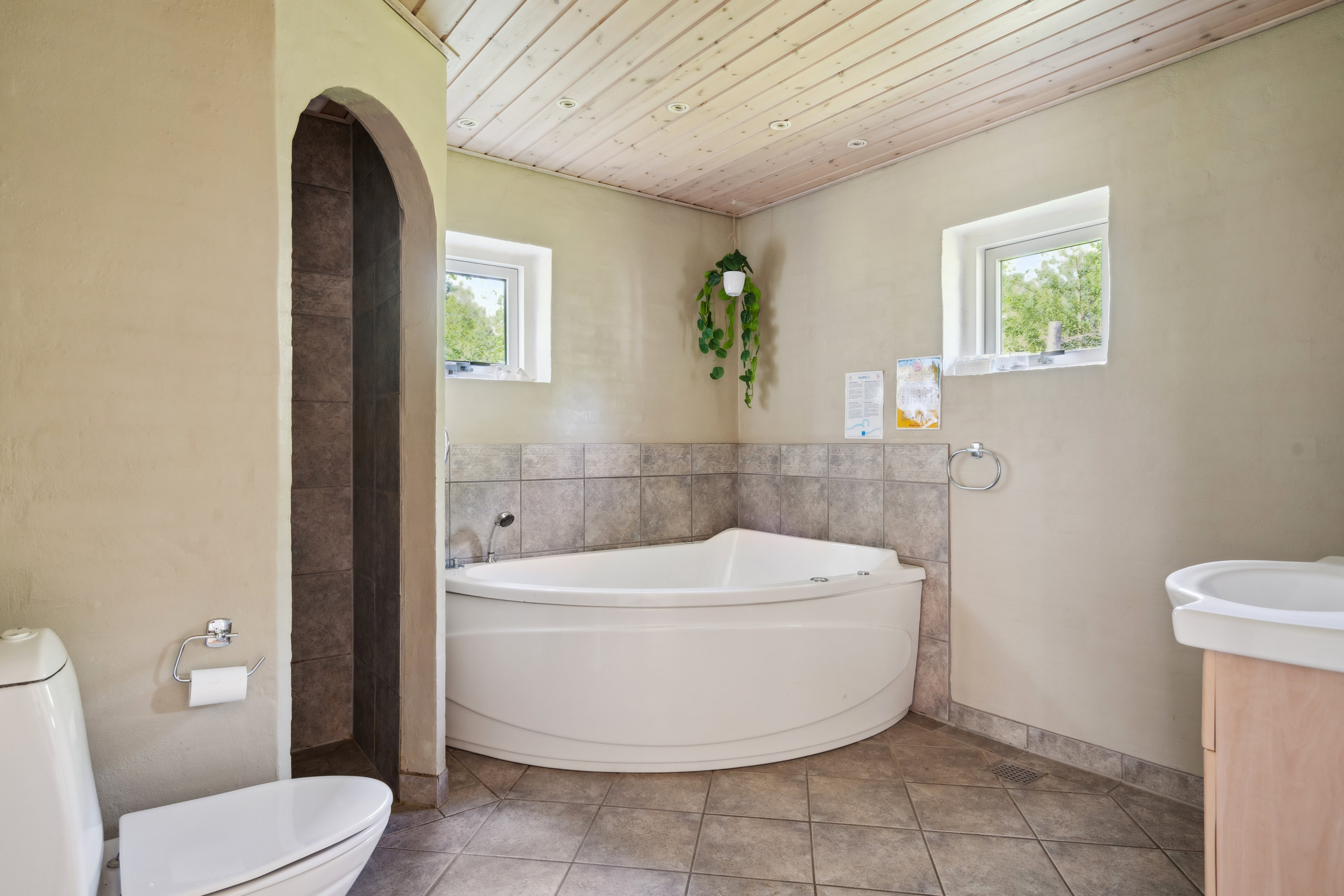 Fremhævet badeværelse billede i fuldskærmstilstand. Billede af Tranebærvej 2, Napstjert, 9981 Jerup