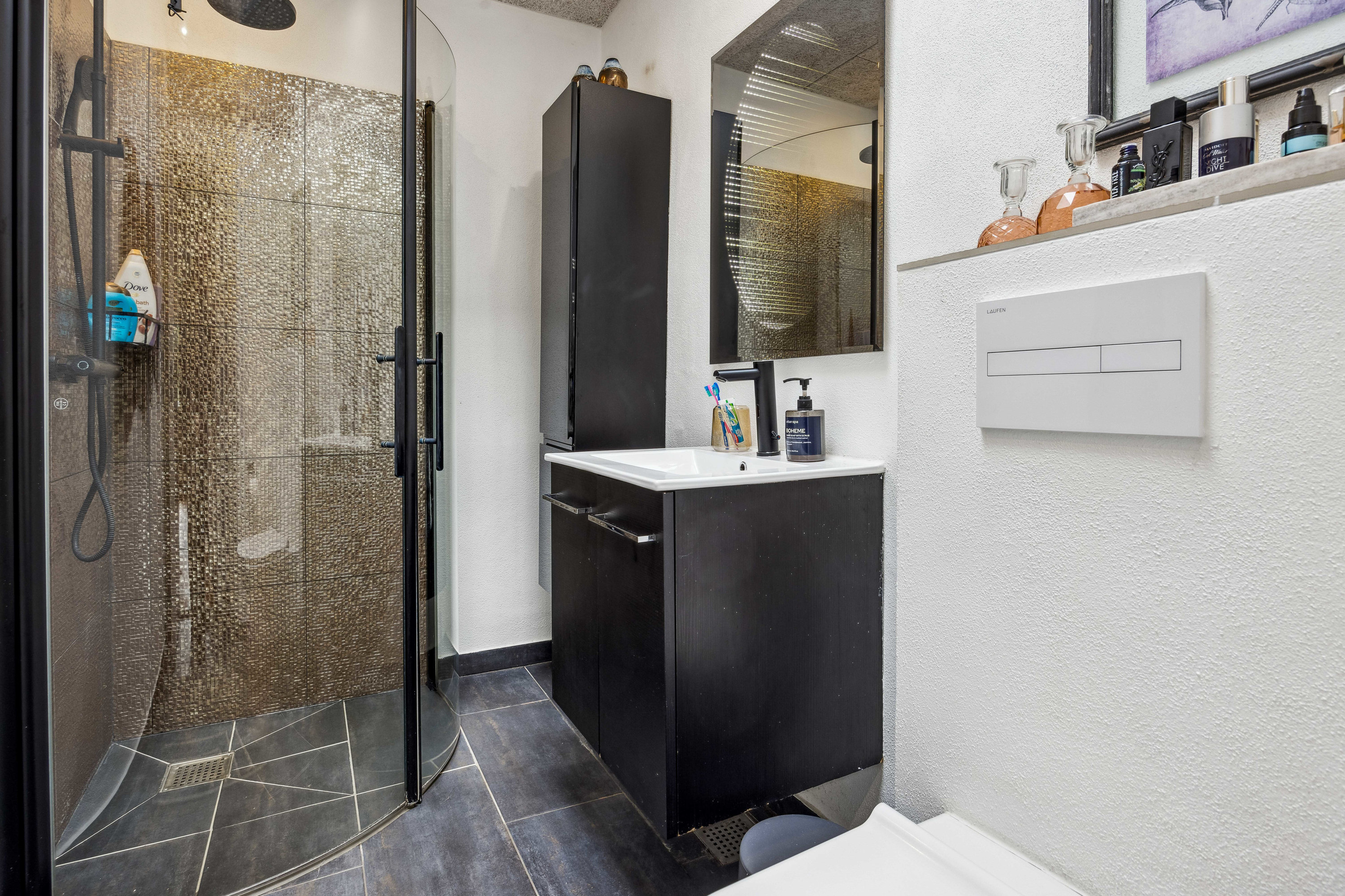 Fremhævet badeværelse billede i fuldskærmstilstand. Billede af Kløvermarken 23, 9310 Vodskov