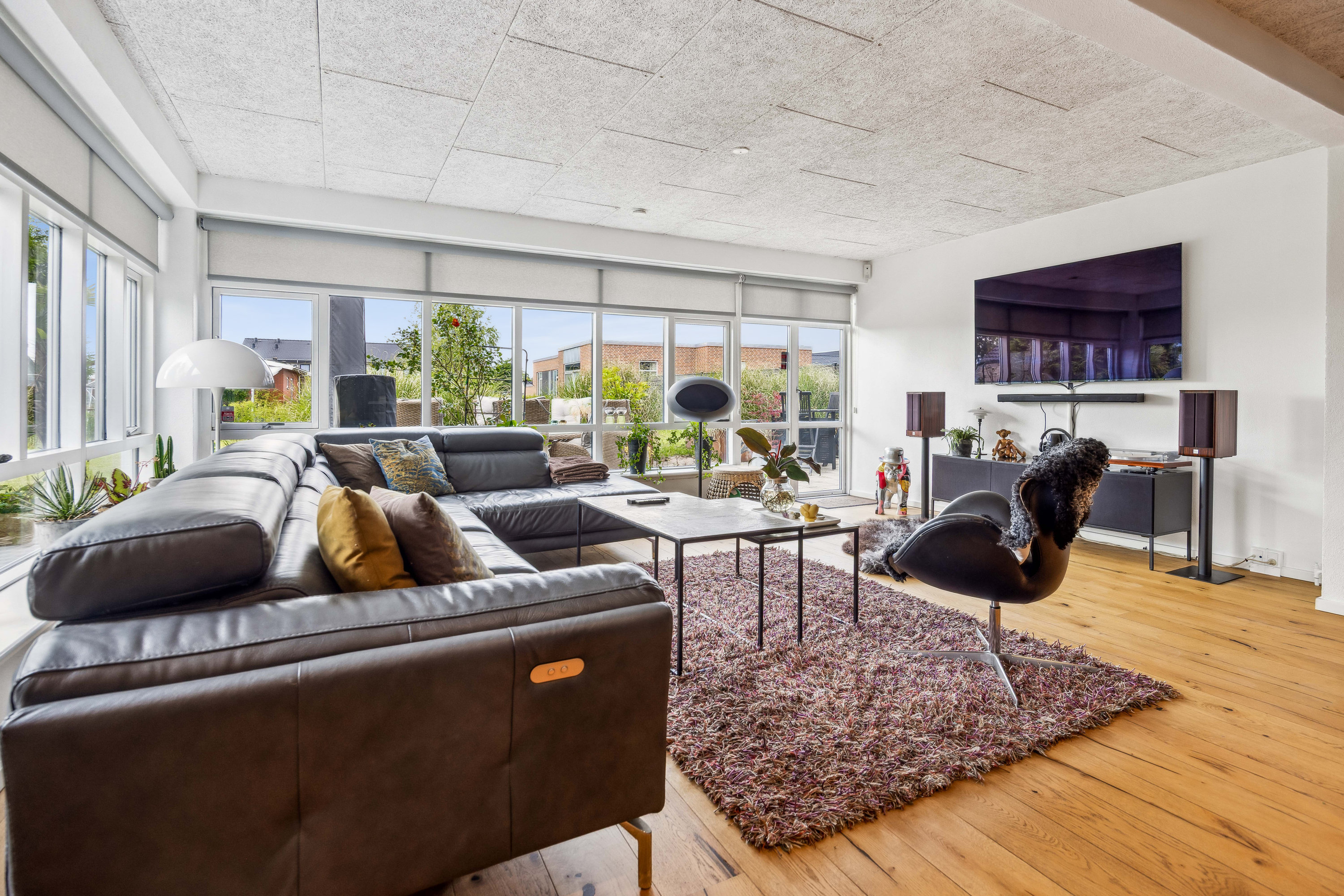 Fremhævet stue billede i fuldskærmstilstand. Billede af Kløvermarken 23, 9310 Vodskov