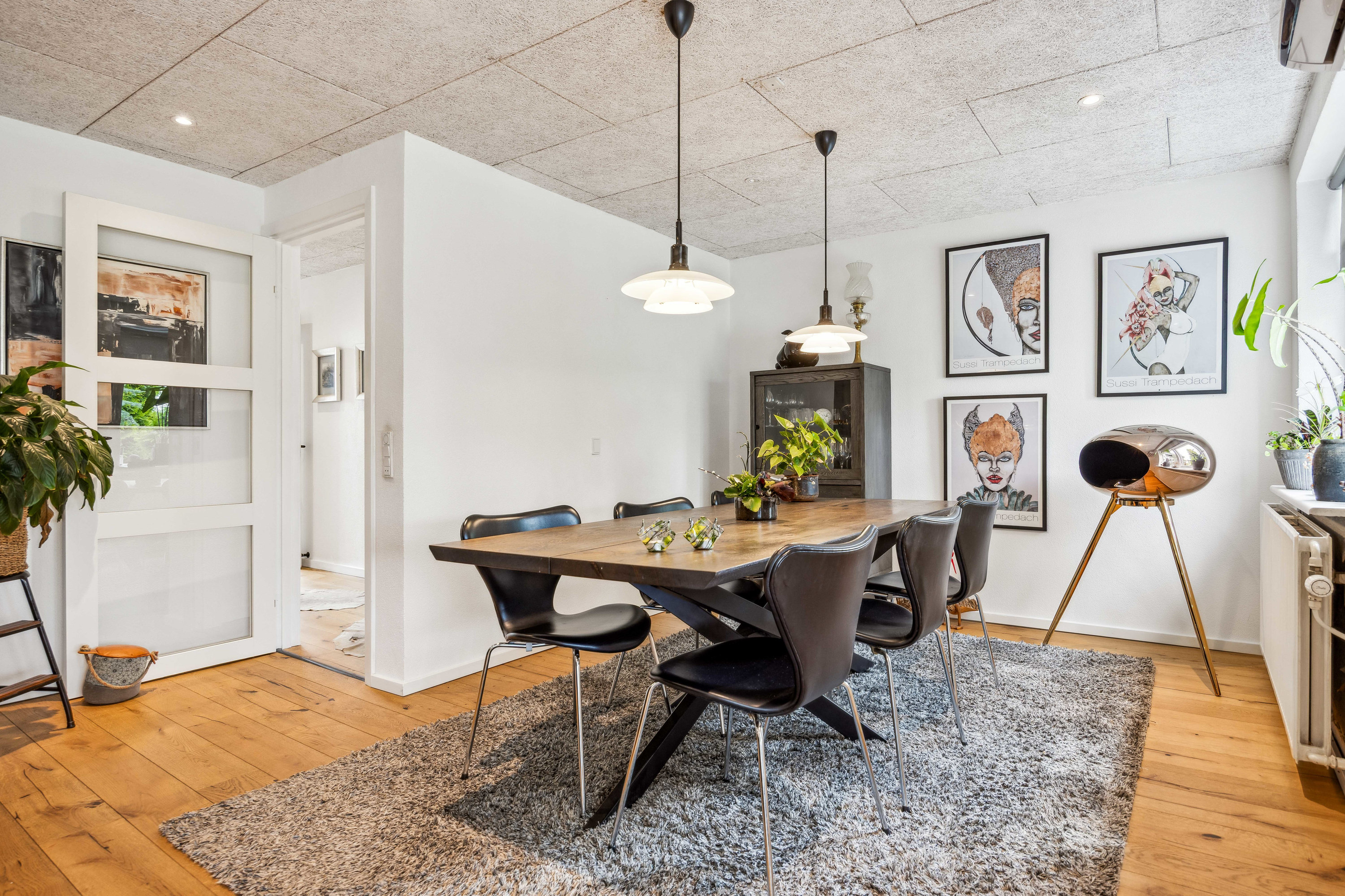 Fremhævet stue billede i fuldskærmstilstand. Billede af Kløvermarken 23, 9310 Vodskov