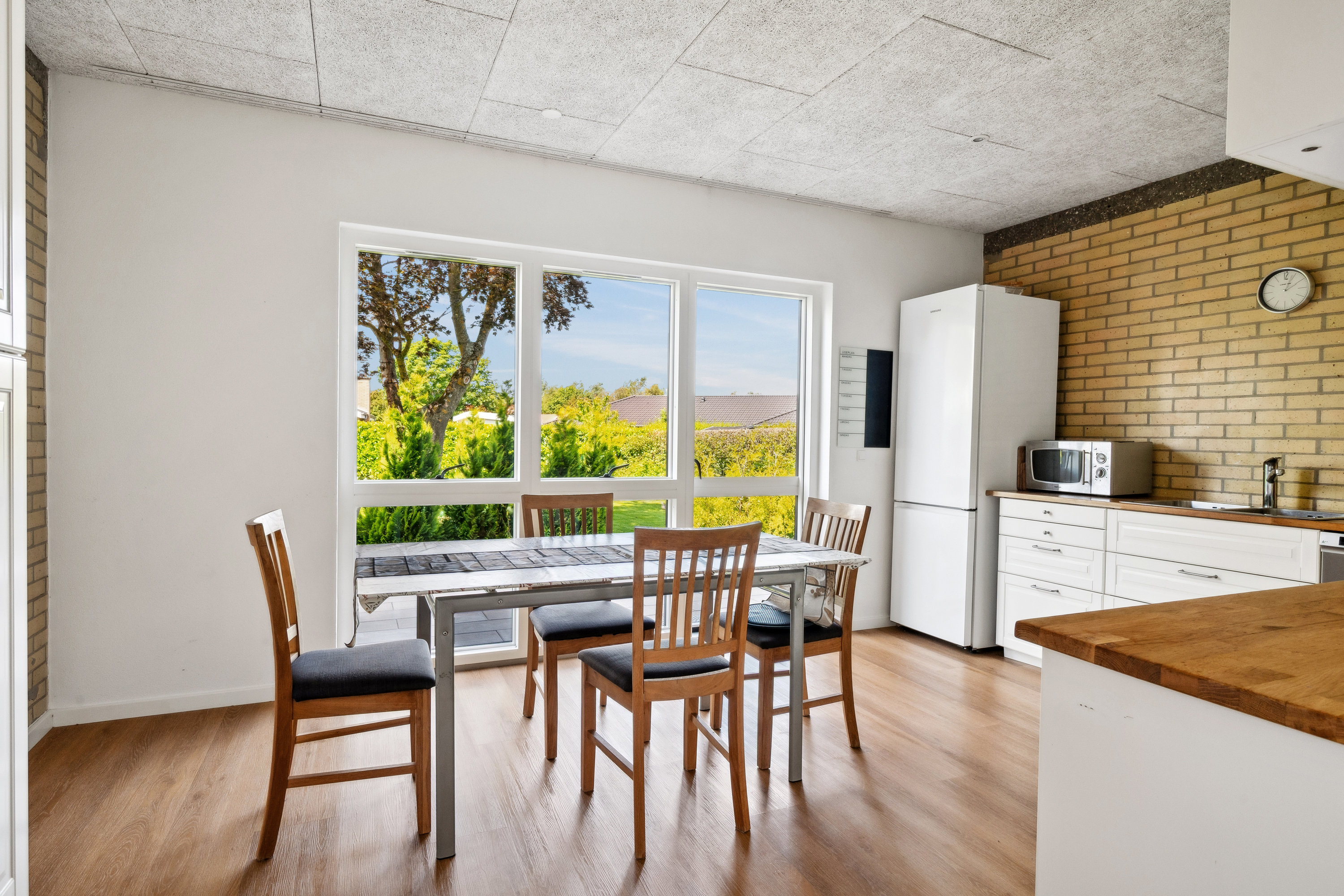 Fremhævet stue billede i fuldskærmstilstand. Billede af Åmarksvej 7, 8250 Egå