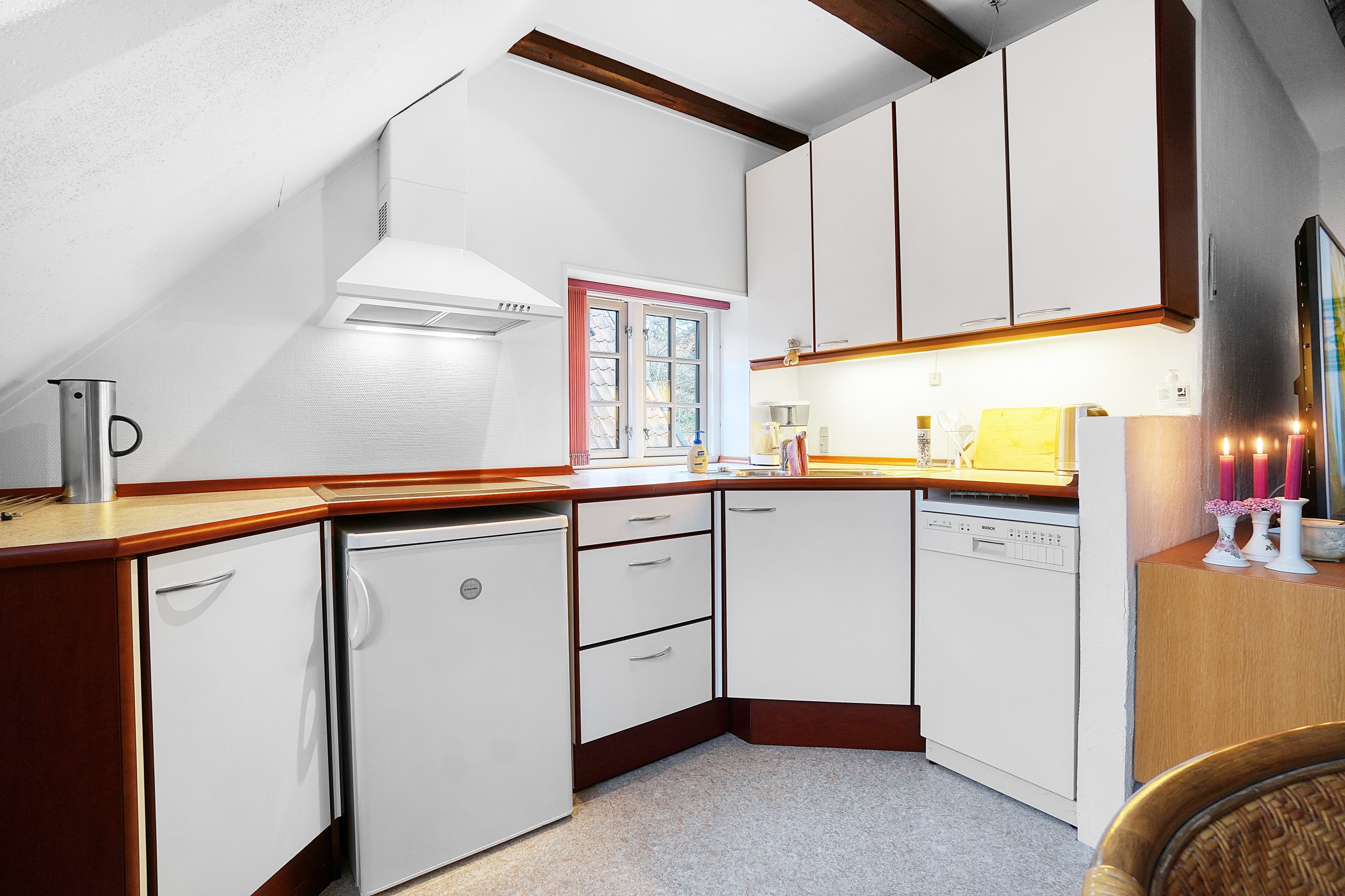 Fremhævet køkken billede i fuldskærmstilstand. Billede af Dr Mølle Strandvej 568D, 1. tv., 3120 Dronningmølle