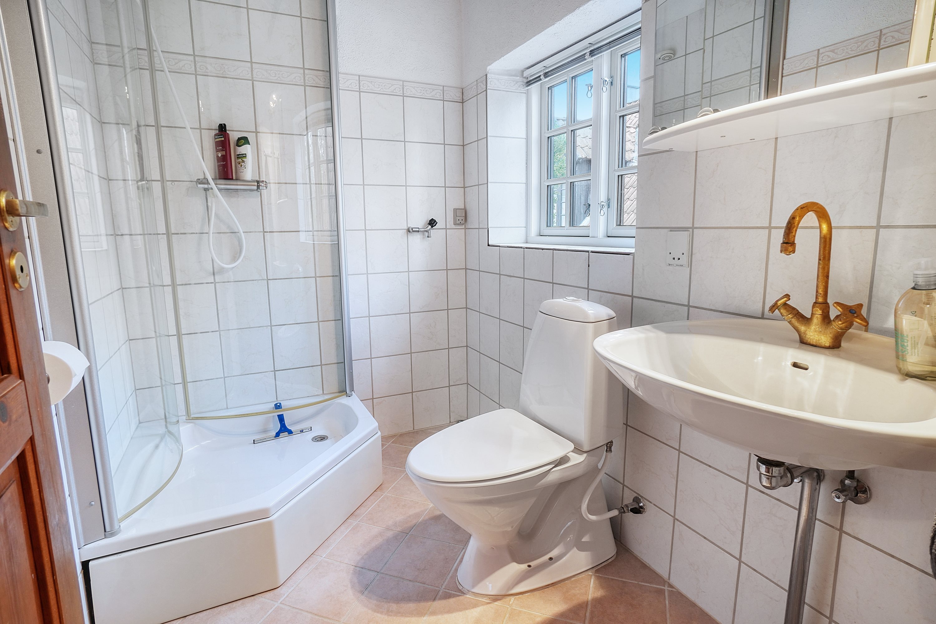 Fremhævet badeværelse billede i fuldskærmstilstand. Billede af Dr Mølle Strandvej 568D, 1. tv., 3120 Dronningmølle