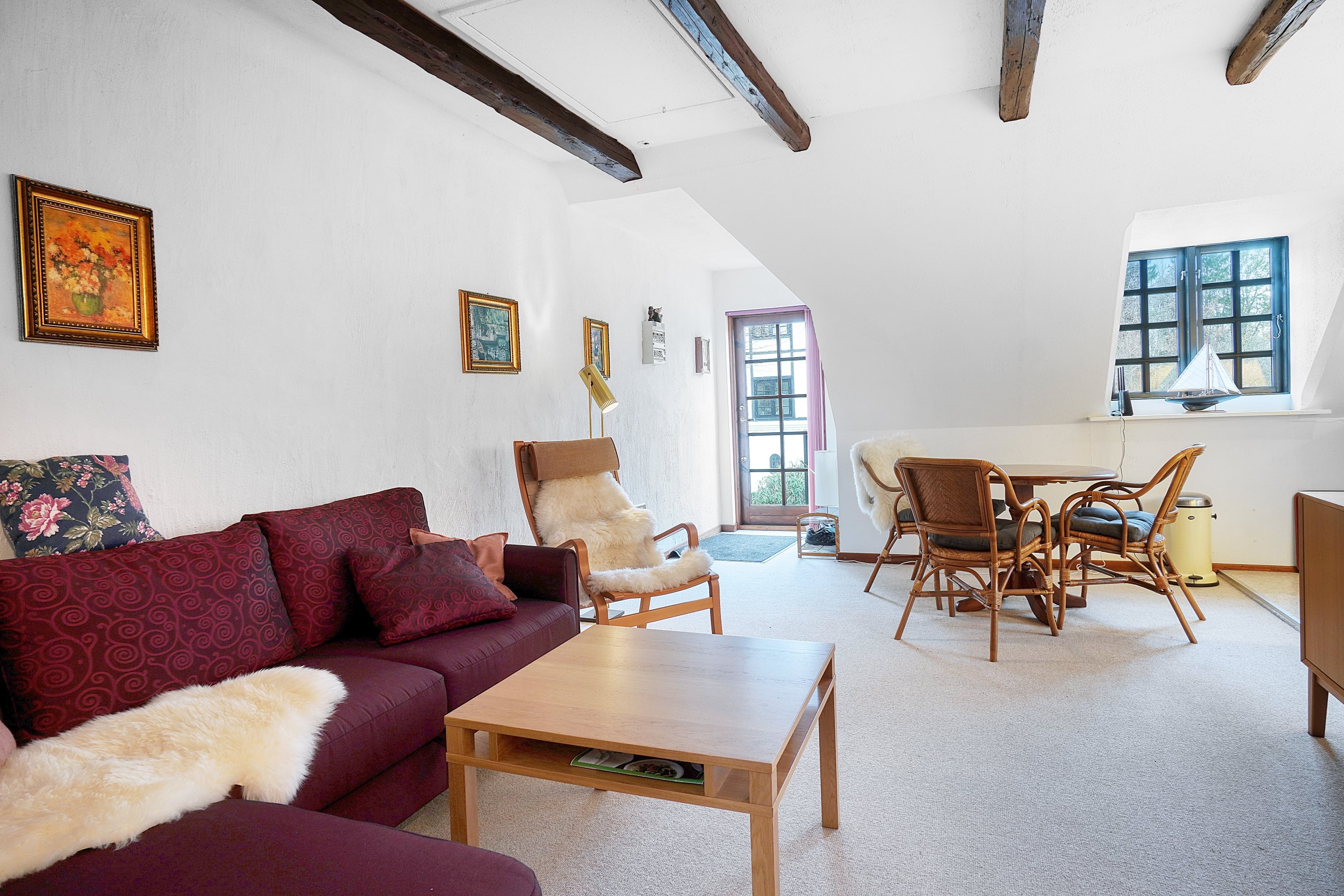 Fremhævet stue billede i fuldskærmstilstand. Billede af Dr Mølle Strandvej 568D, 1. tv., 3120 Dronningmølle