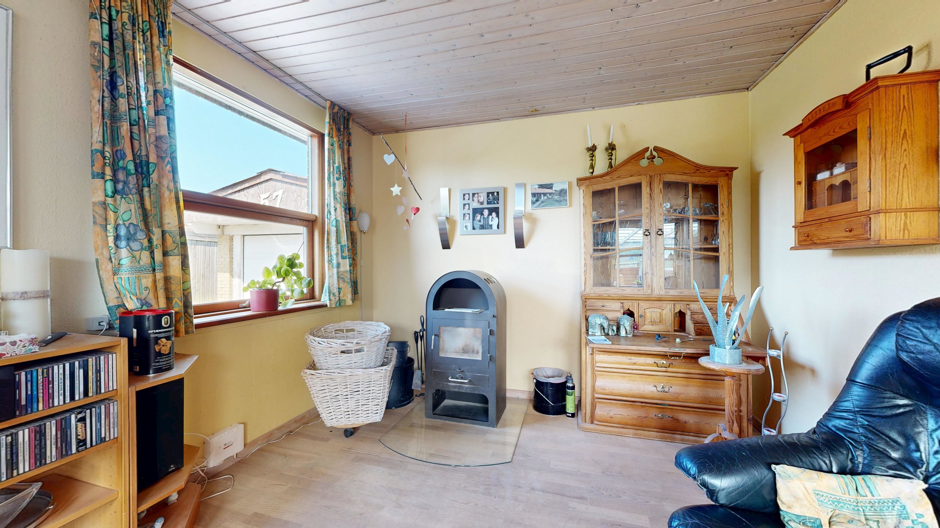 Fremhævet stue billede i fuldskærmstilstand. Billede af Stenløkkeparken 57, Hylke, 8660 Skanderborg