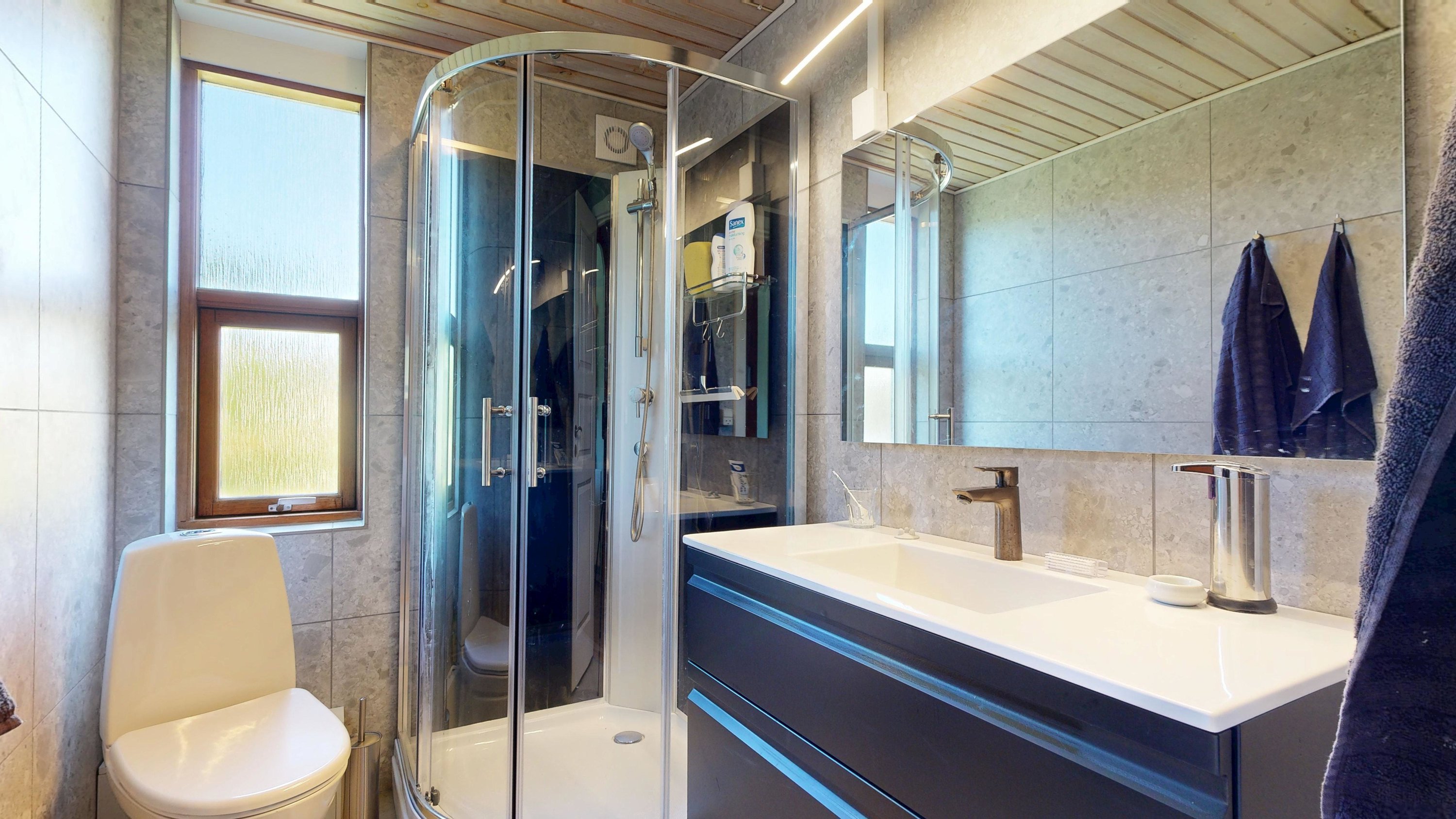 Fremhævet badeværelse billede i fuldskærmstilstand. Billede af Stenløkkeparken 57, Hylke, 8660 Skanderborg