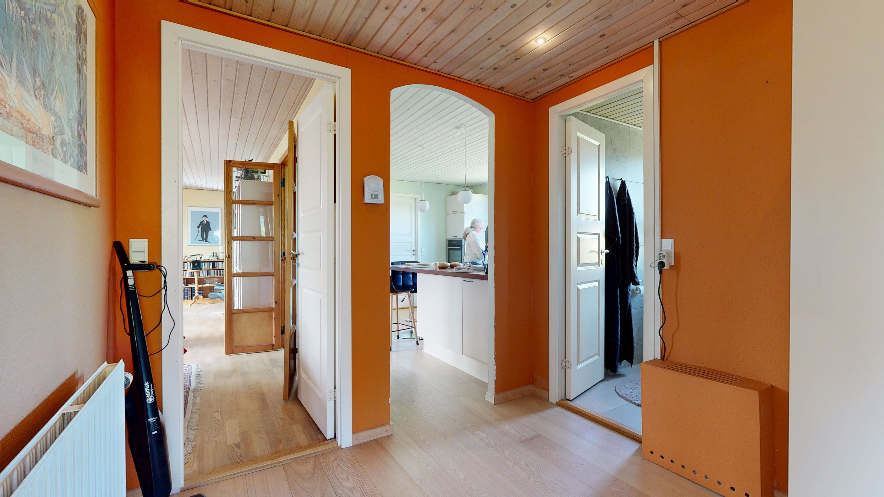 Fremhævet fordelingsgang billede i fuldskærmstilstand. Billede af Stenløkkeparken 57, Hylke, 8660 Skanderborg