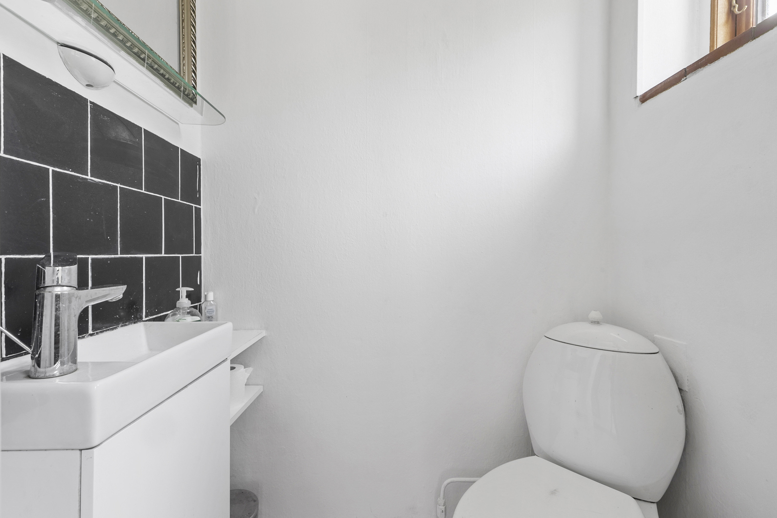 Fremhævet toilet billede i fuldskærmstilstand. Billede af Borgmesterløkken 13A, 6200 Aabenraa