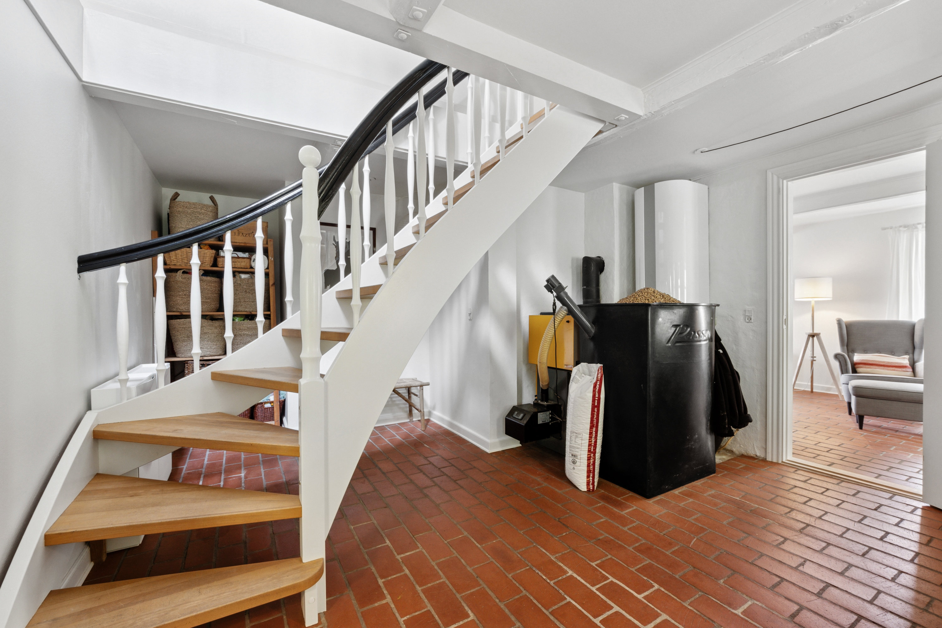 Fremhævet trappe billede i fuldskærmstilstand. Billede af Dollerupvej 127, 8800 Viborg