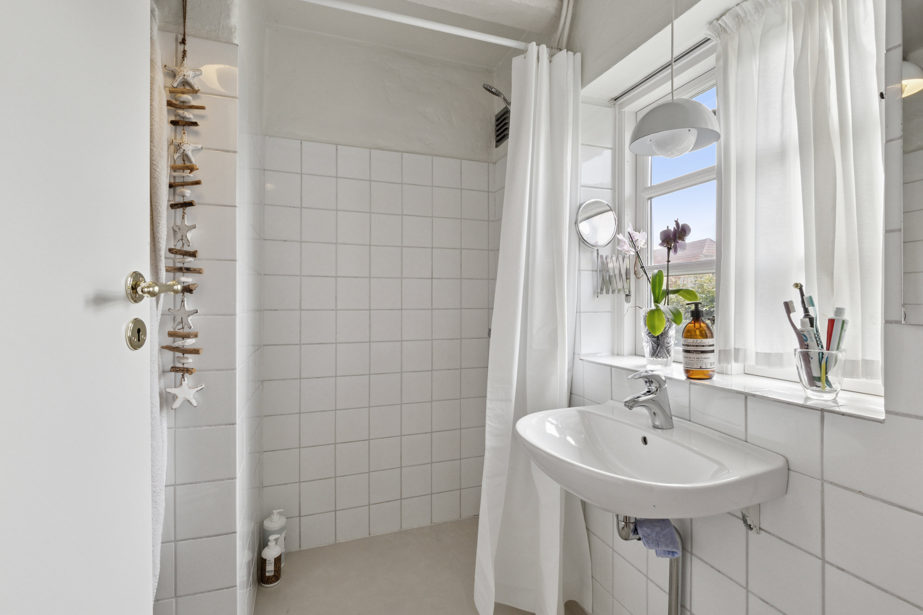 Fremhævet badeværelse billede i fuldskærmstilstand. Billede af Dollerupvej 127, 8800 Viborg