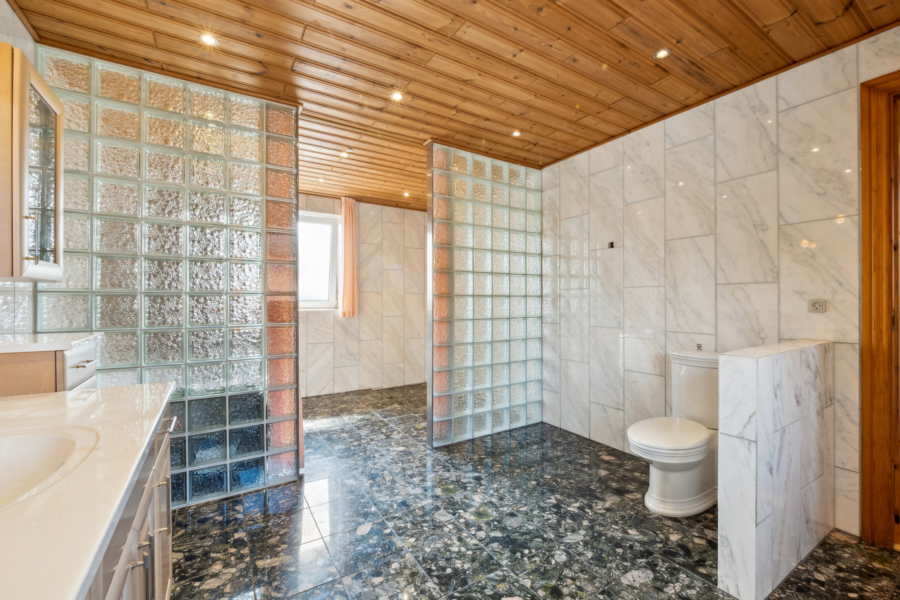 Fremhævet badeværelse billede i fuldskærmstilstand. Billede af Søndermarken 13, Glomstrup, 7970 Redsted M